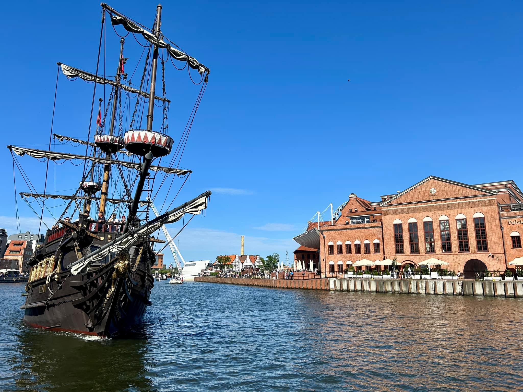 Gdansk: Galleon Round-Trip Cruise to Westerplatte