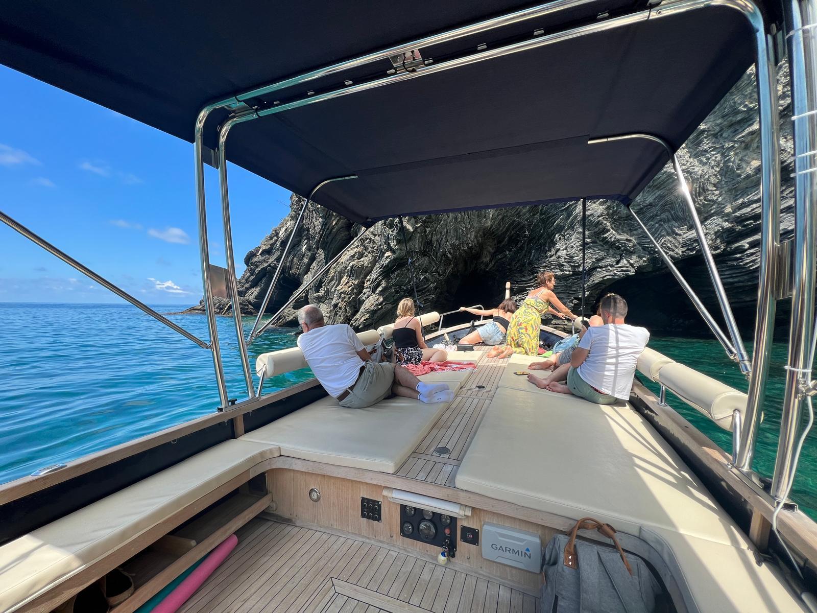 Cinque Terre Sunset Boat Cruise from Vernazza with Aperitivo