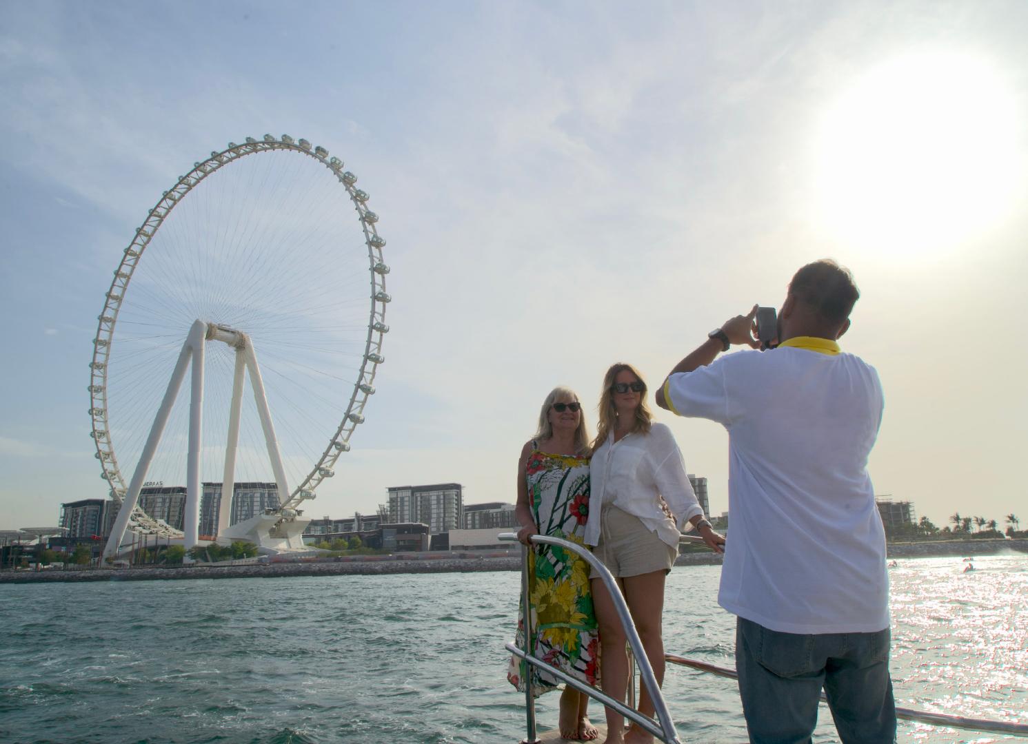 Dubai Sunset Yacht Cruise with Snacks & Drinks
