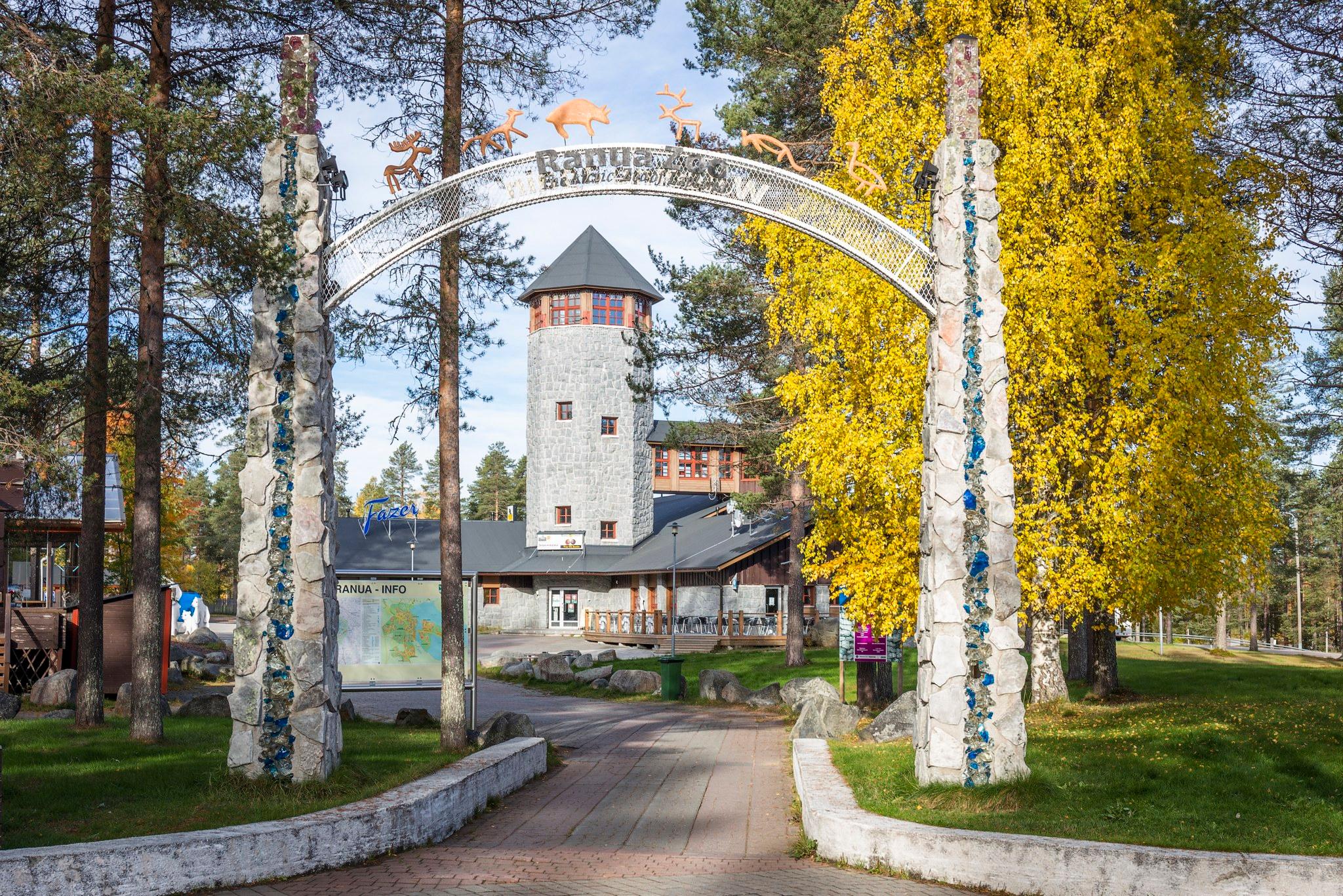 Rovaniemi to Ranua Zoo: Private Minibus Return Transfer