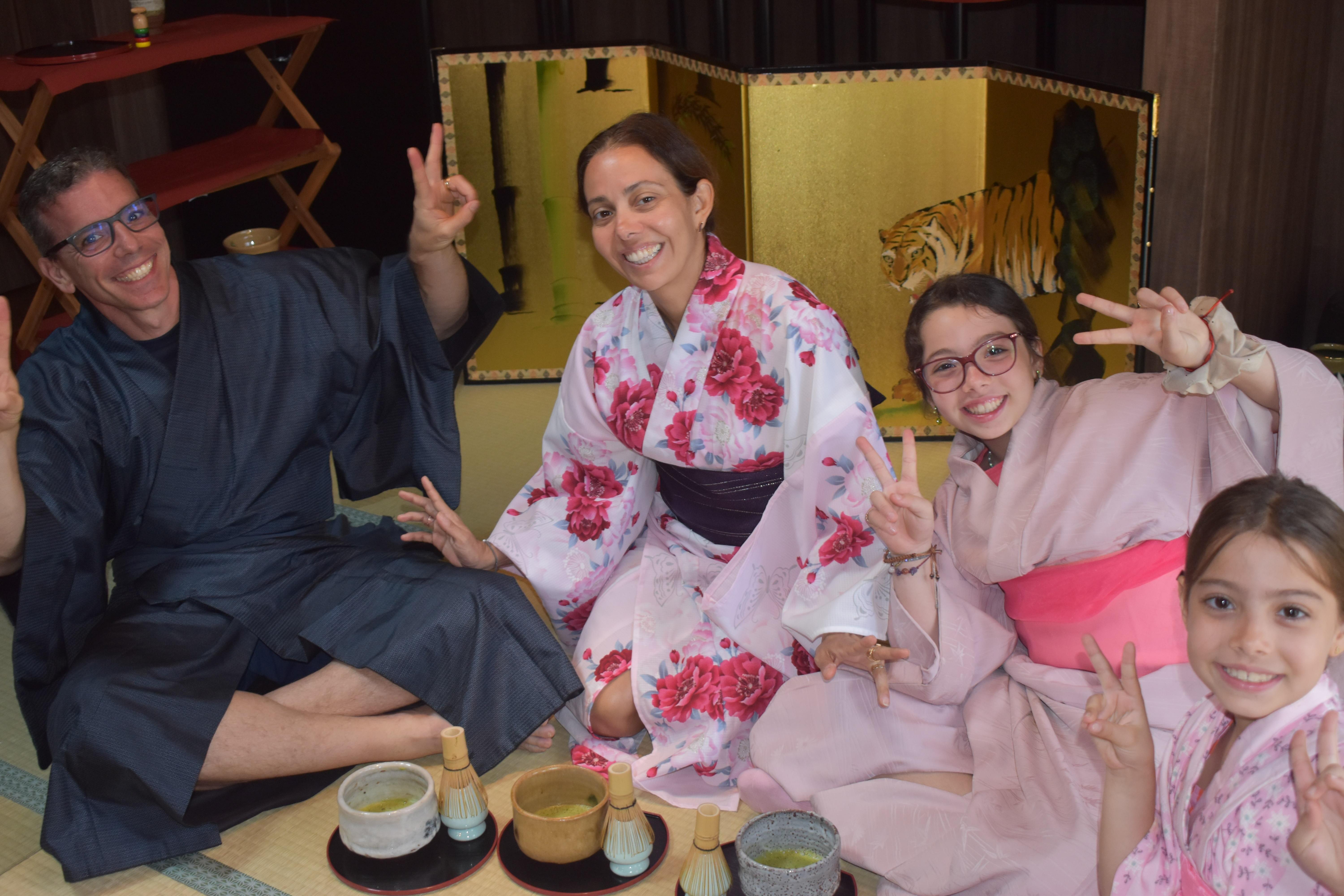 Privat upplevelse i Machiya i Kyoto: Tebjudning, kalligrafi & kimono
