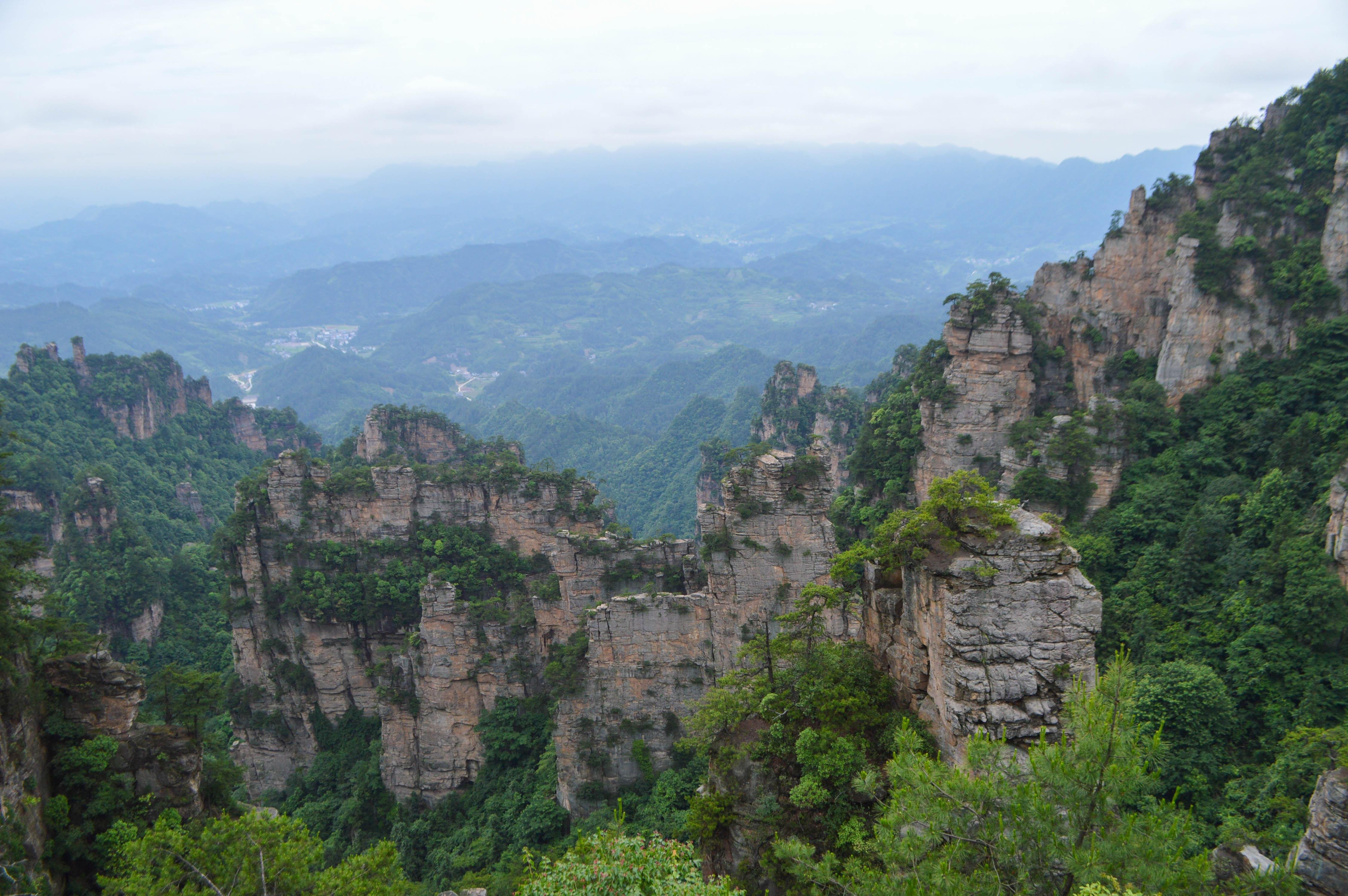 Zhangjiajie Mystical Peaks & Ancient Towns 3-Day Private Tour
