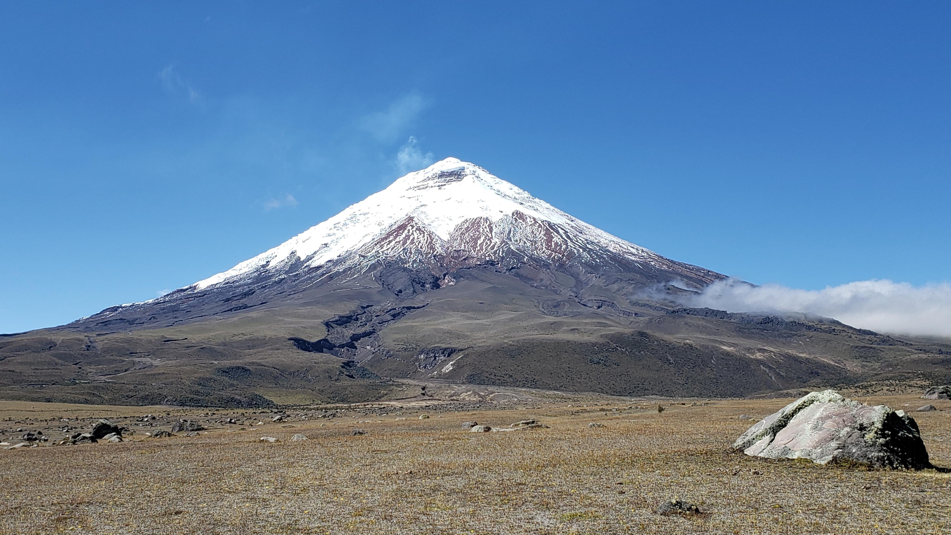 Private Andes Road Trip: Cotopaxi & Quilotoa Lagoon