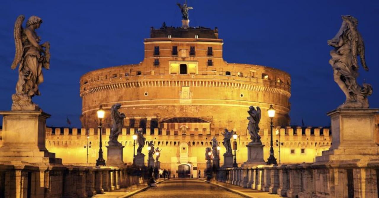 Exclusive Rome by Night: Golf Cart, Italian Dinner & Gelato