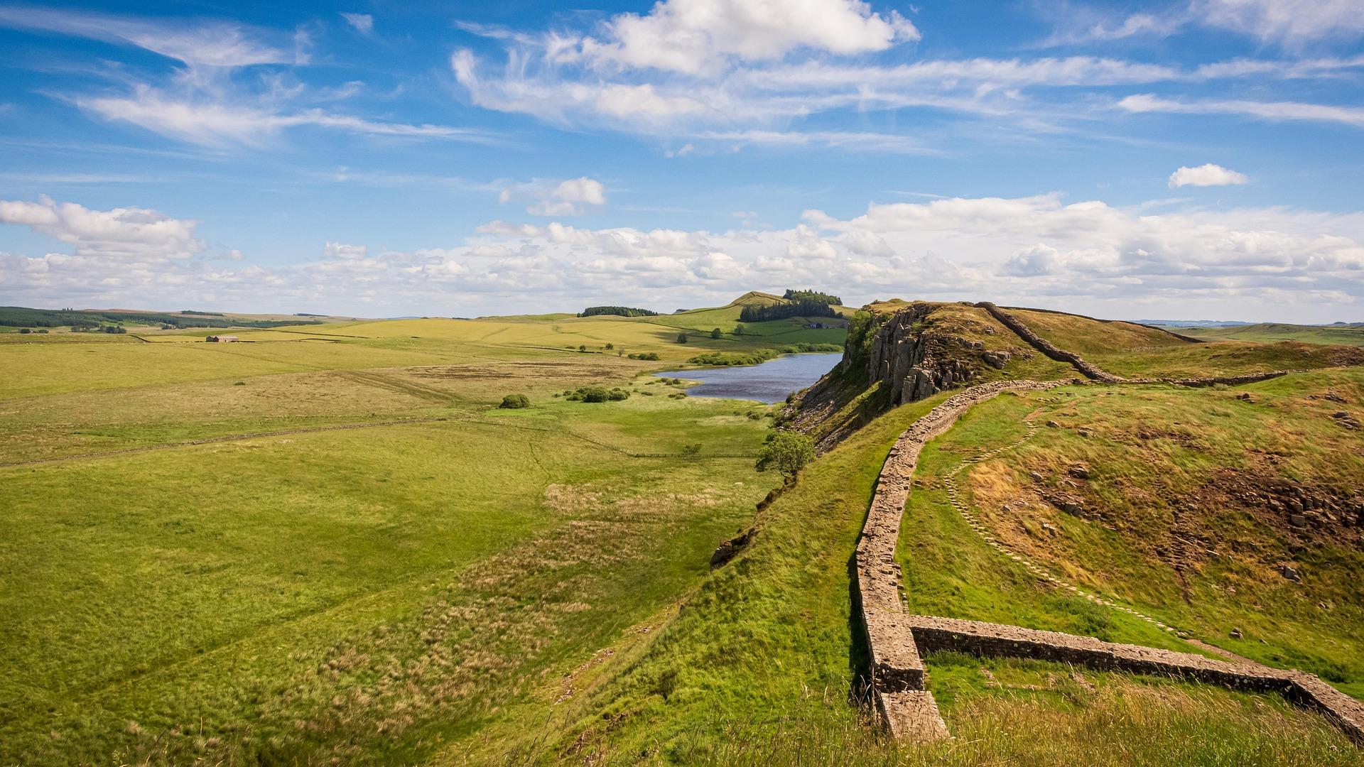 Hadrian's Wall & Scottish Borders Full-Day Tour from Edinburgh