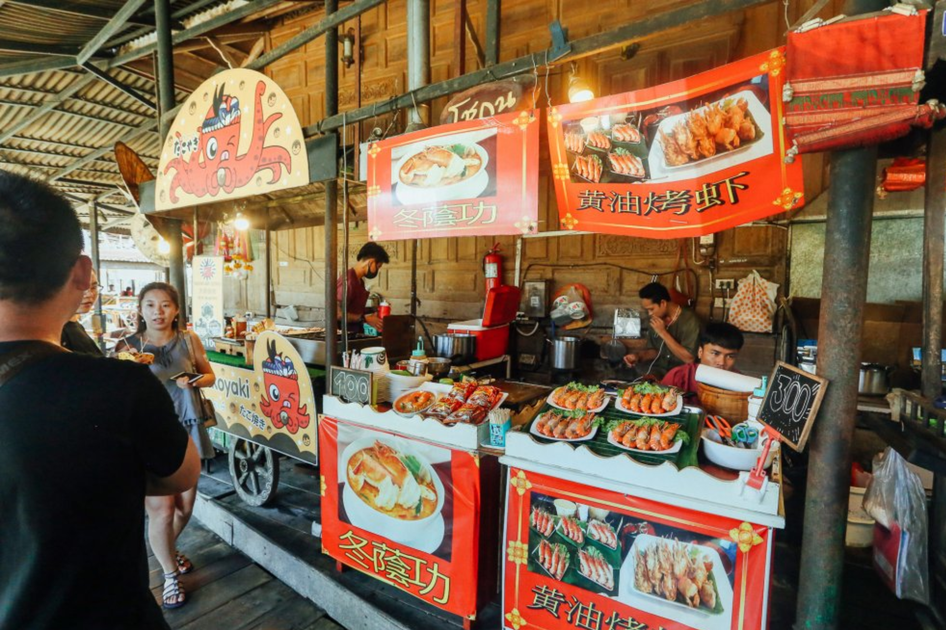 Pattaya Cultural Day Tour: Buddha Mountain, Viharn Sien & Floating Market