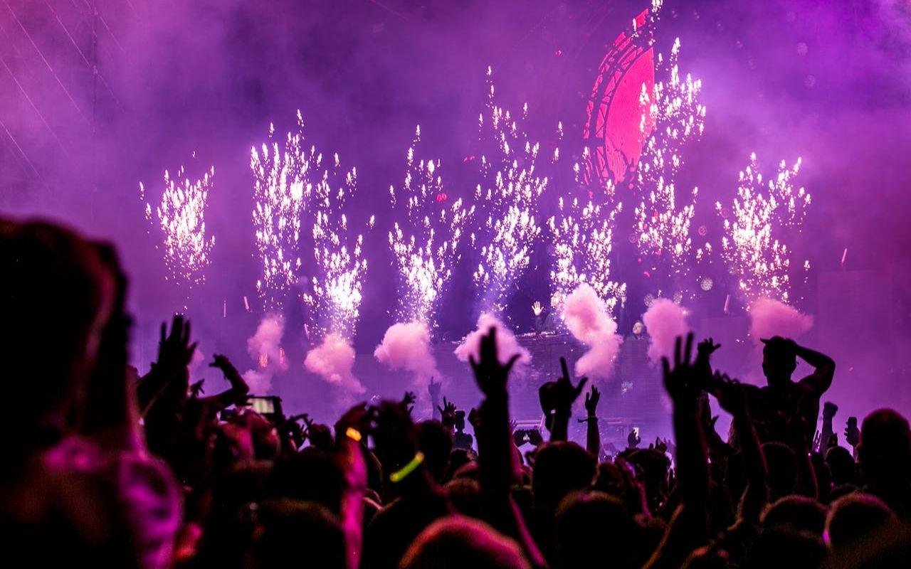 Amsterdam New Year's Eve Pub Crawl with VIP Club Access