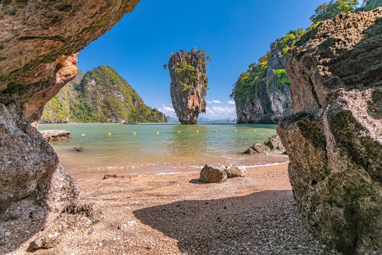 Phuket: Phi Phi, Maya, and James Bond Island Day Cruise