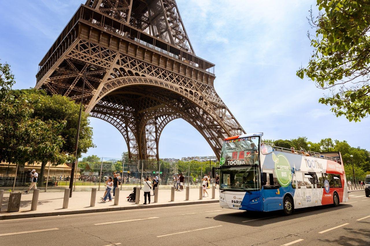 Paris: Hop-On Hop-Off Bus & Seine Cruise Discovery Bundle