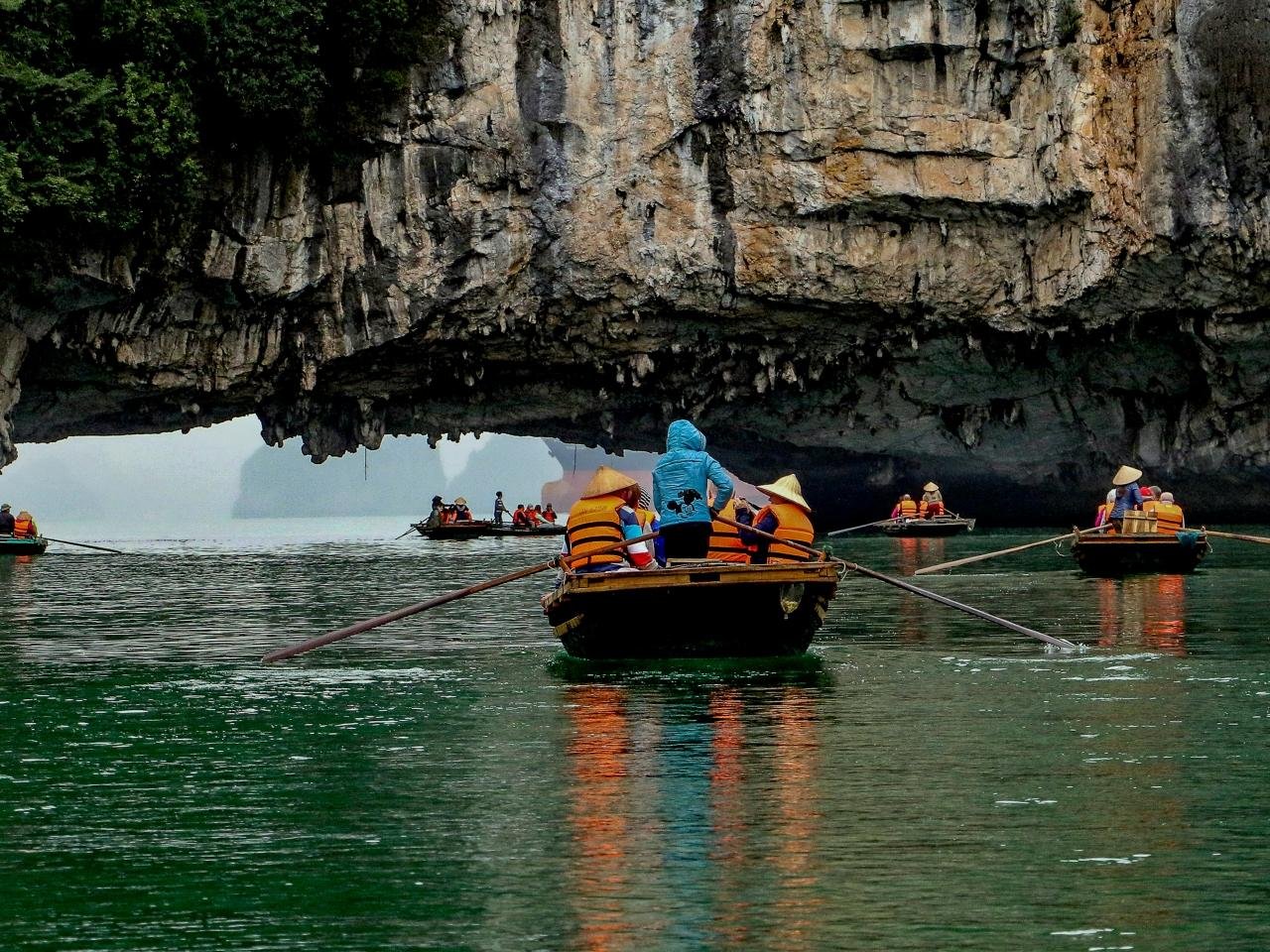 Ha Long & Lan Ha Bay 2-Day 5-Star Cruise with Free Transfer