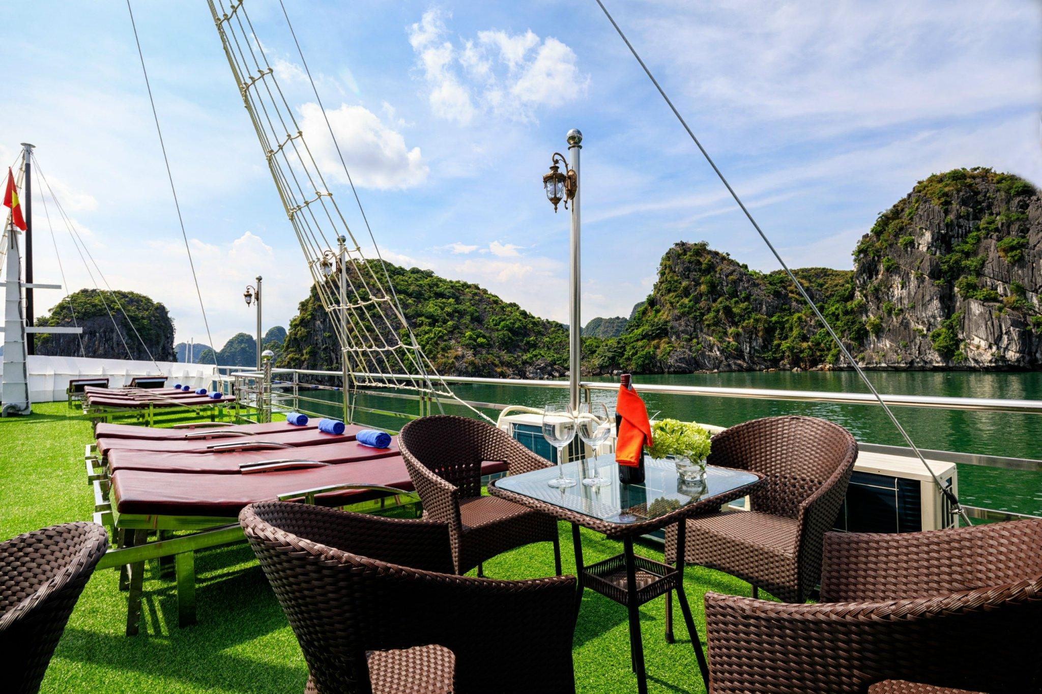Ha Long & Lan Ha Bay 2-Day Cruise from Hanoi with All Meals