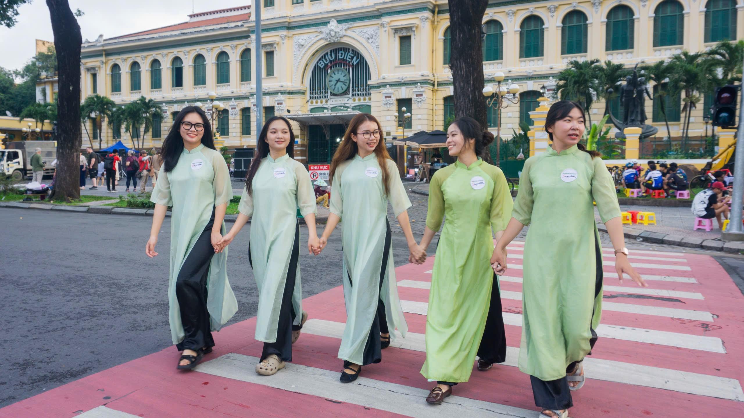 food tour in Saigon — photo 9