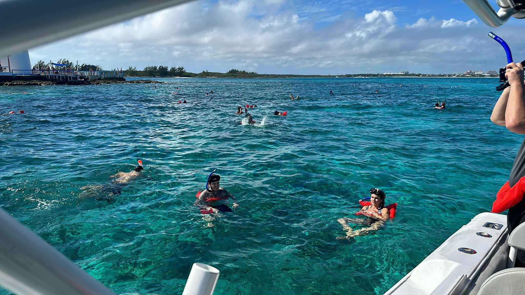 Nassau 3-Island Speedboat Adventure: Pigs, Turtles & Snorkeling