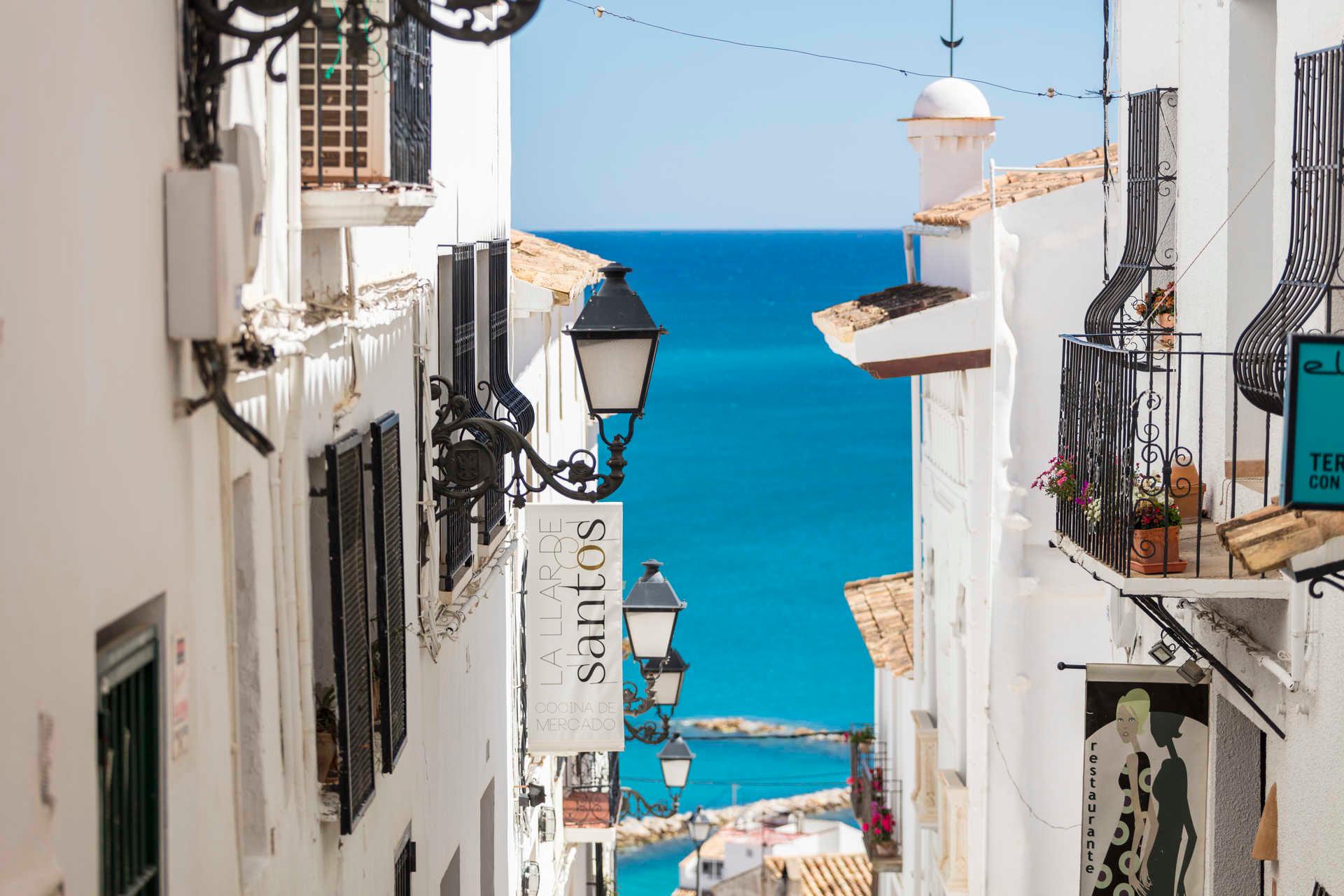 Valencia: Guadalest, Altea & Algar Waterfalls Day Trip