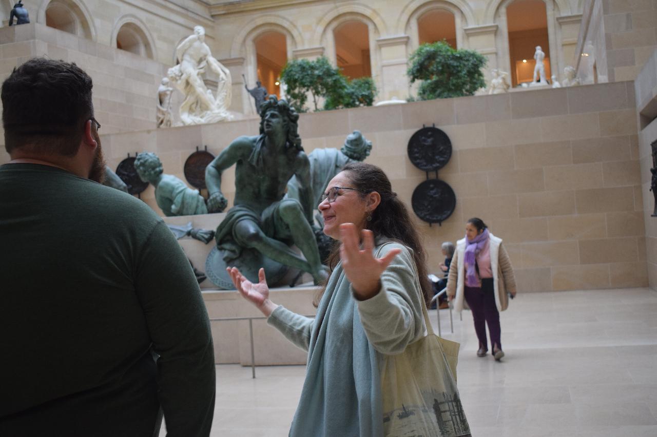 Paris Louvre Highlights: Small-Group Guided Tour with Fast-Track Entry