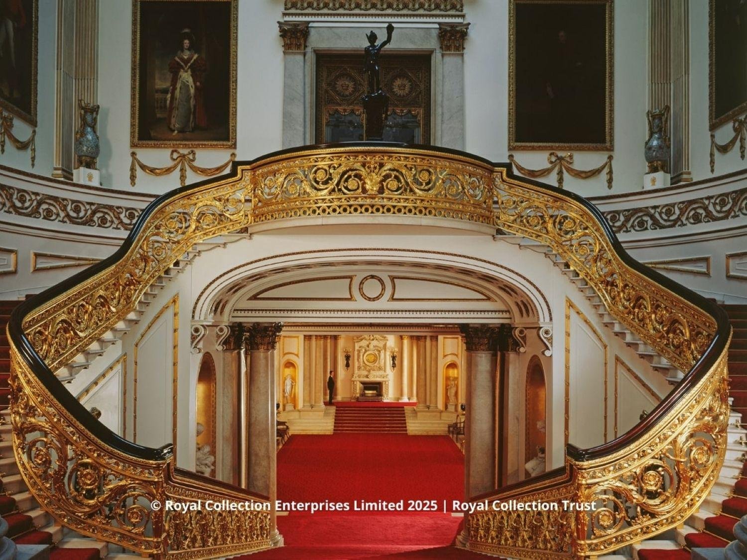 Buckingham Palace Entry Ticket & Royal Walking Tour - Buckingham Palace tour and royal London scenery