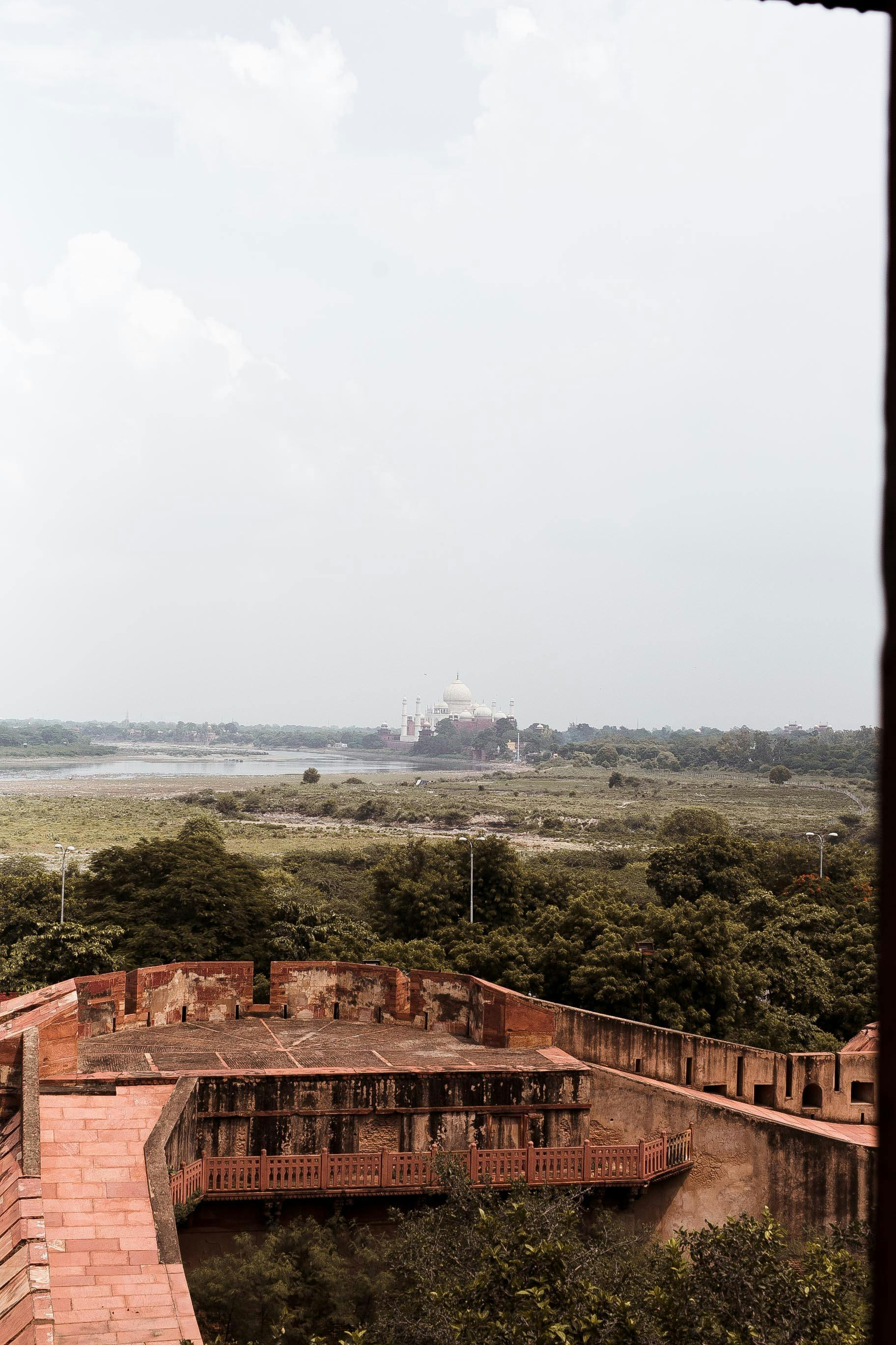 Delhi to Taj Mahal Luxury Private Day Tour by Audi/BMW with 5-Star Meal