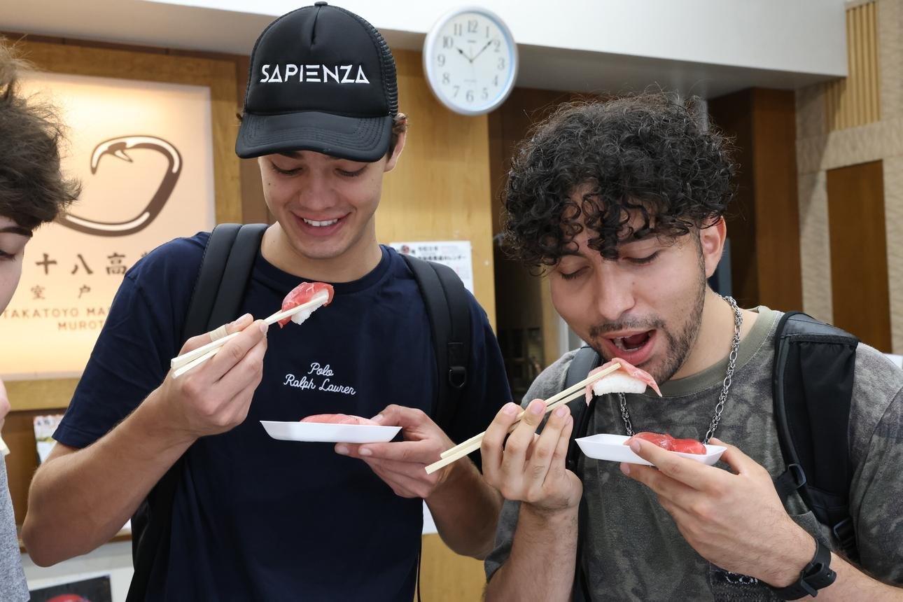 Toyosu Market Food Experience with Sake & Foot Bath