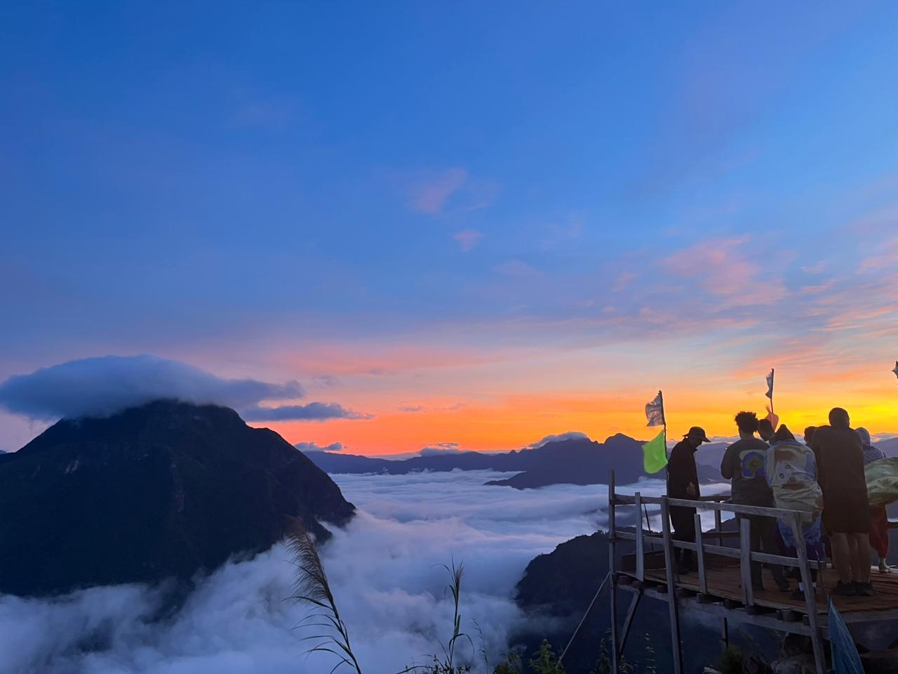 Phakao Peak Overnight Cloud Camping