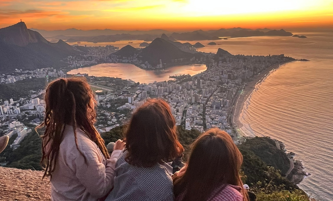 Rio de Janeiro: Morro Dois Irmãos Sunrise Hike from Vidigal