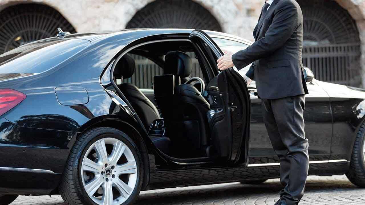 Sydney Private Chauffeur Tour in a Premium Car