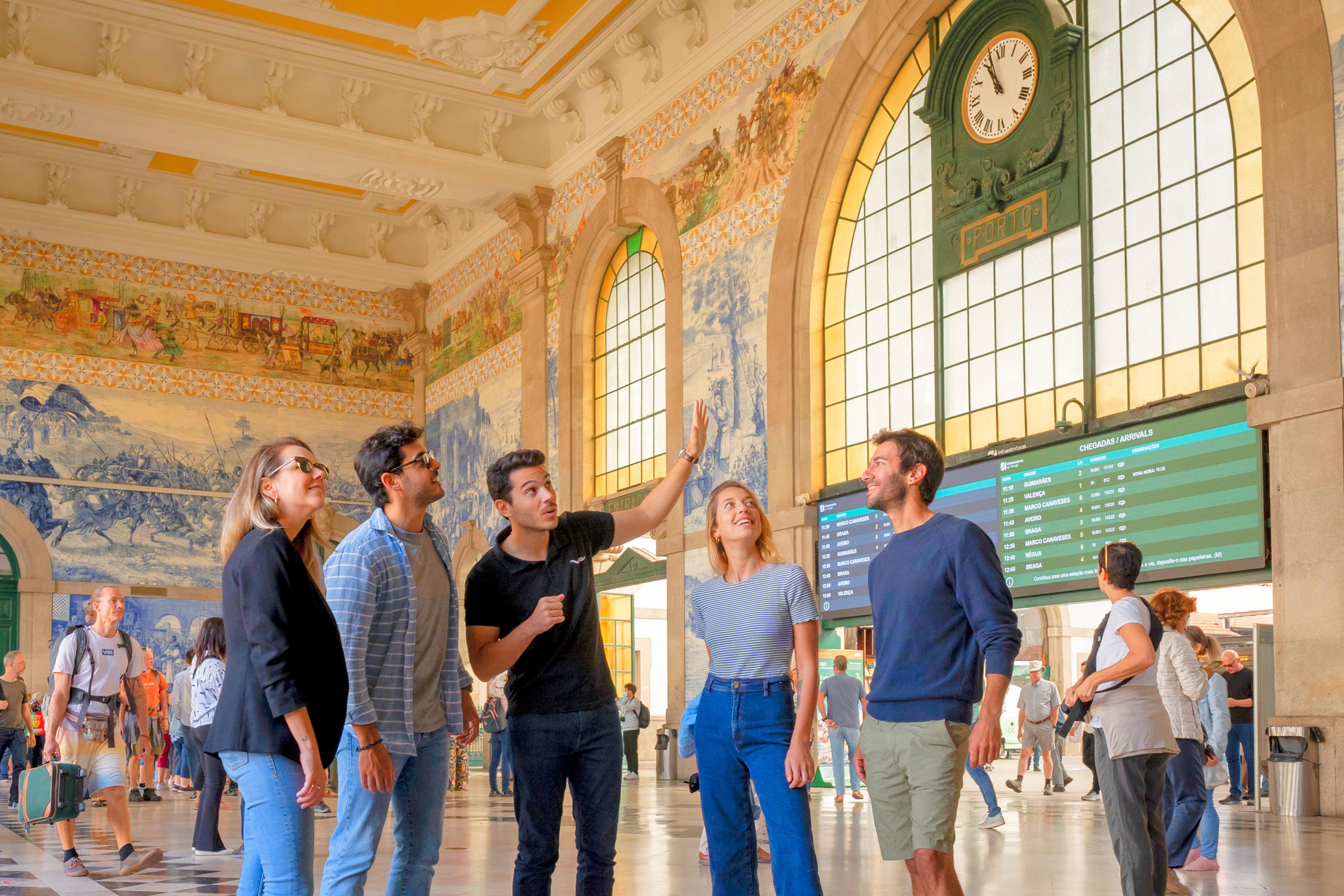 Lisbon to Porto, Óbidos & Nazaré: Full-Day Tour