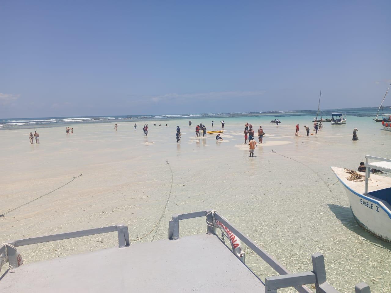 Robinson Island Glass Boat & Snorkeling Adventure