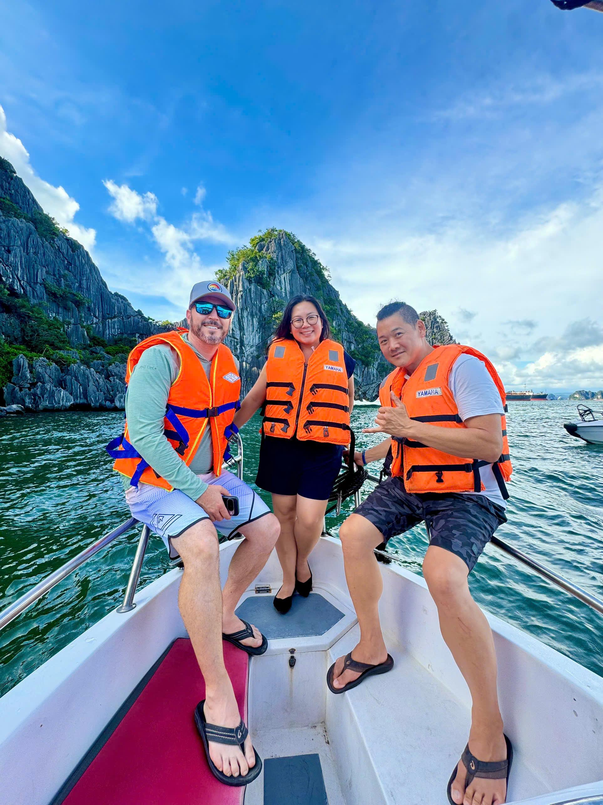 2-Day Lan Ha & Ha Long Bay Luxury Cruise with Free Hanoi Transfer