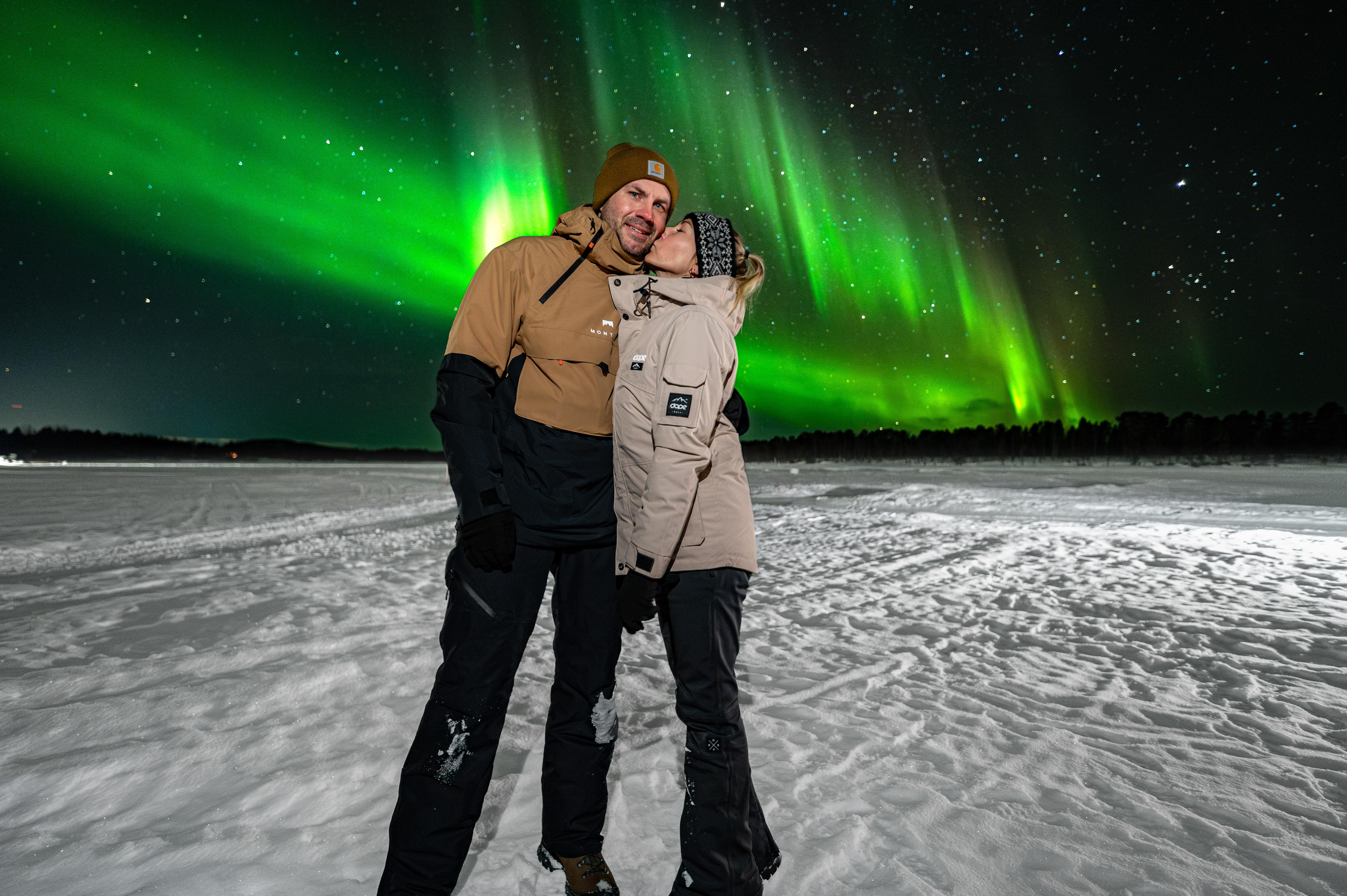 Rovaniemi Aurora Hunt – Expert-Led Northern Lights Chase with Free Photos