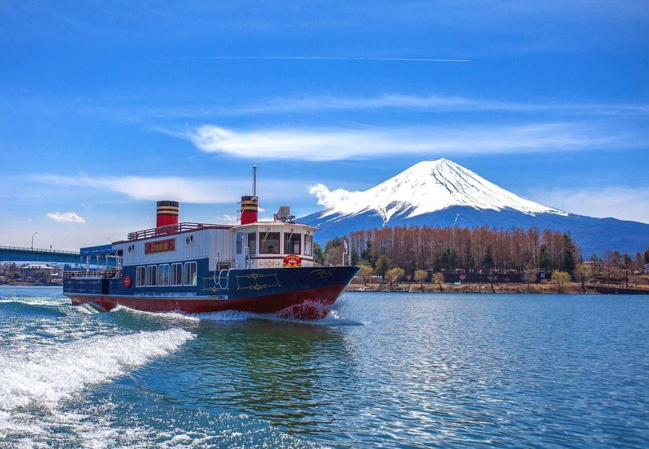 Private Mt. Fuji Day Trip from Tokyo with Lake Kawaguchiko Speedboat