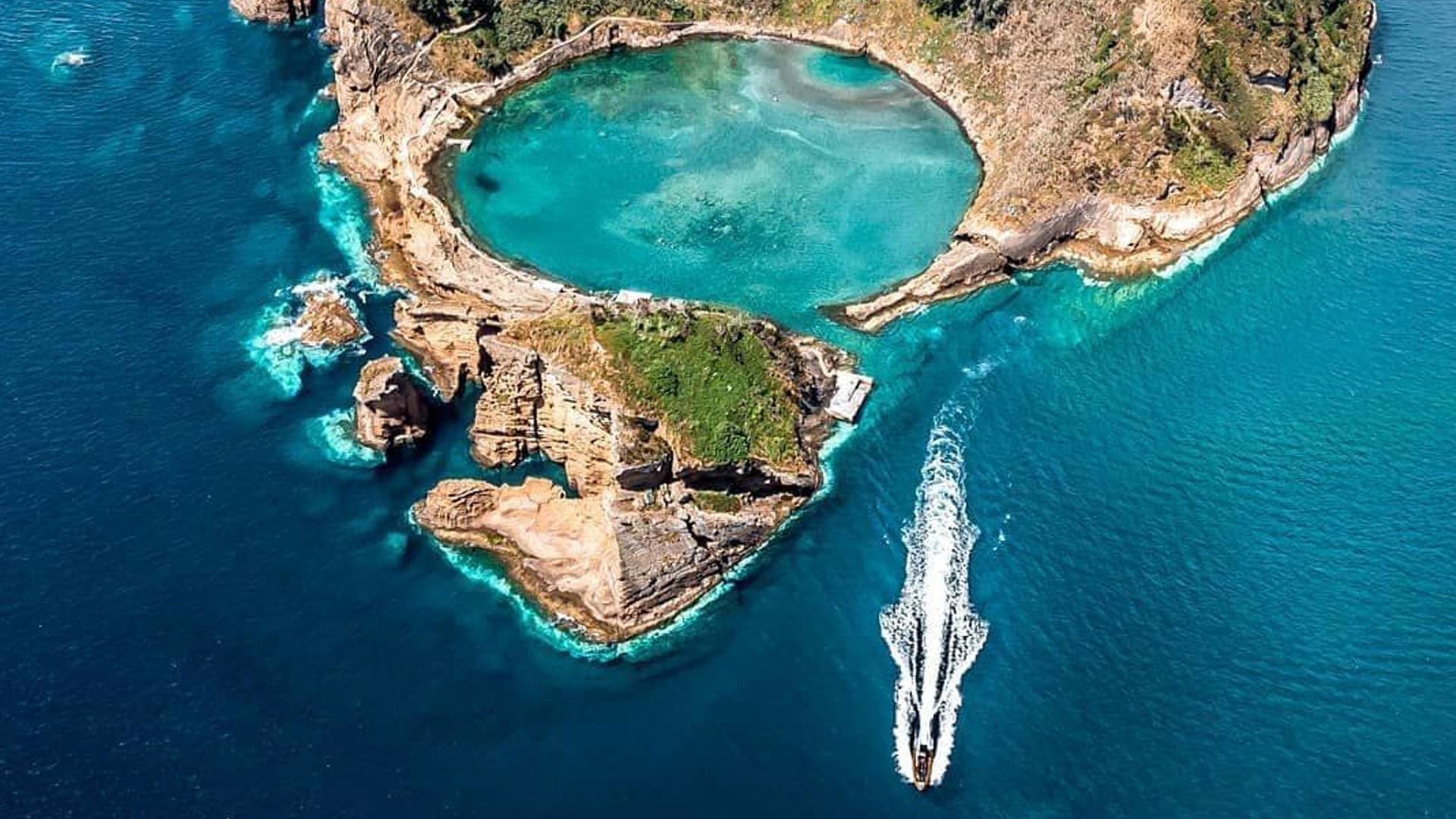 Vila Franca Islet Eco-Friendly e-Boat Tour with Biologist