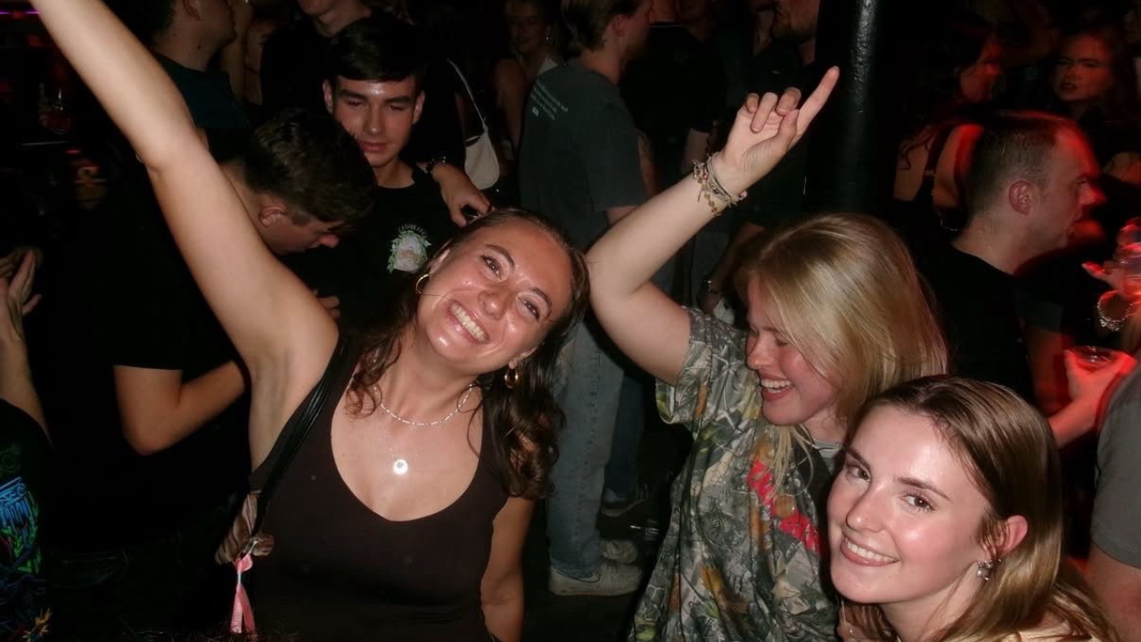 Liverpool Guided Party Pub Crawl with Free Shots