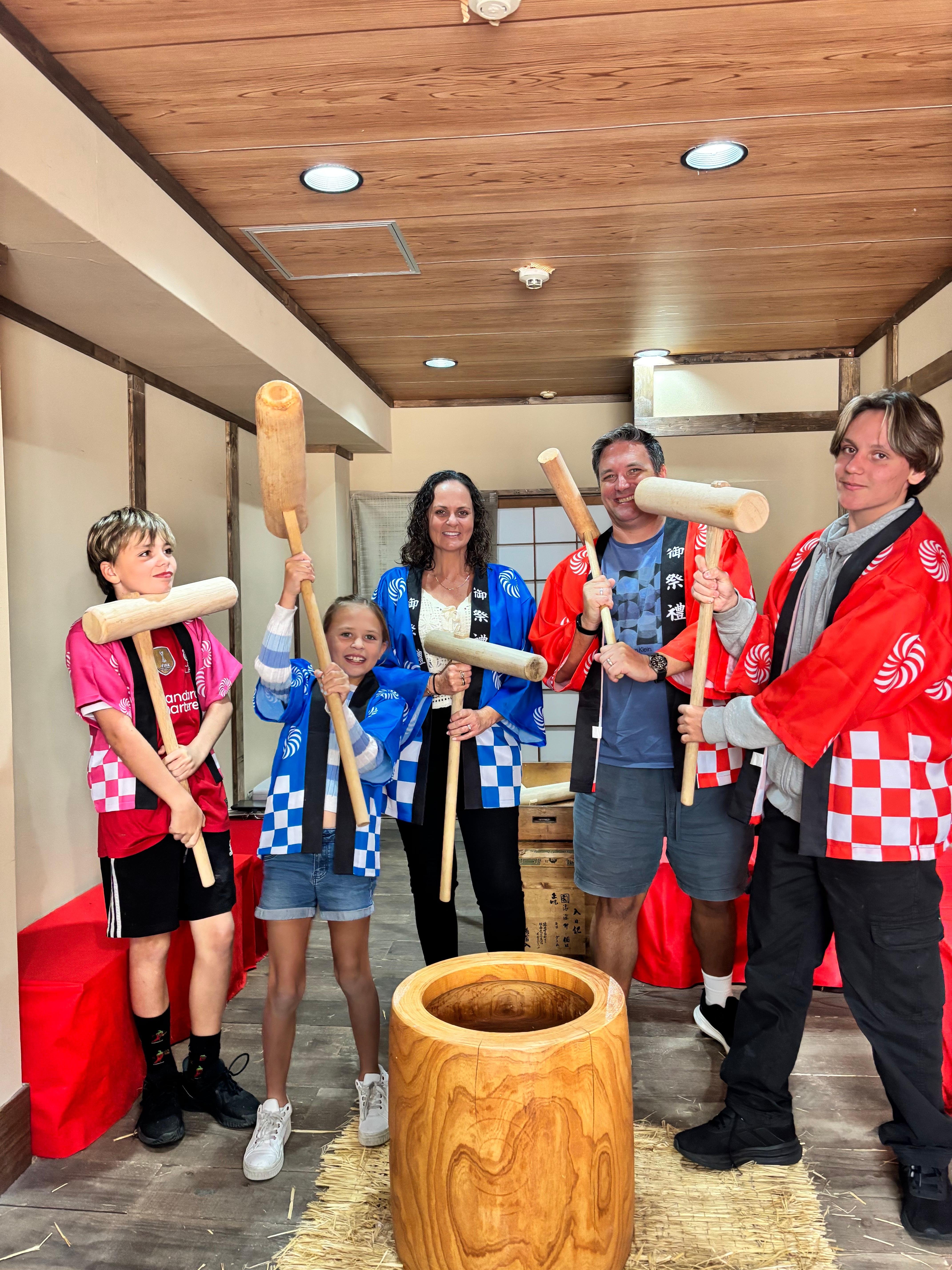 Osaka: Traditional Mochi Pounding Experience with Tasting