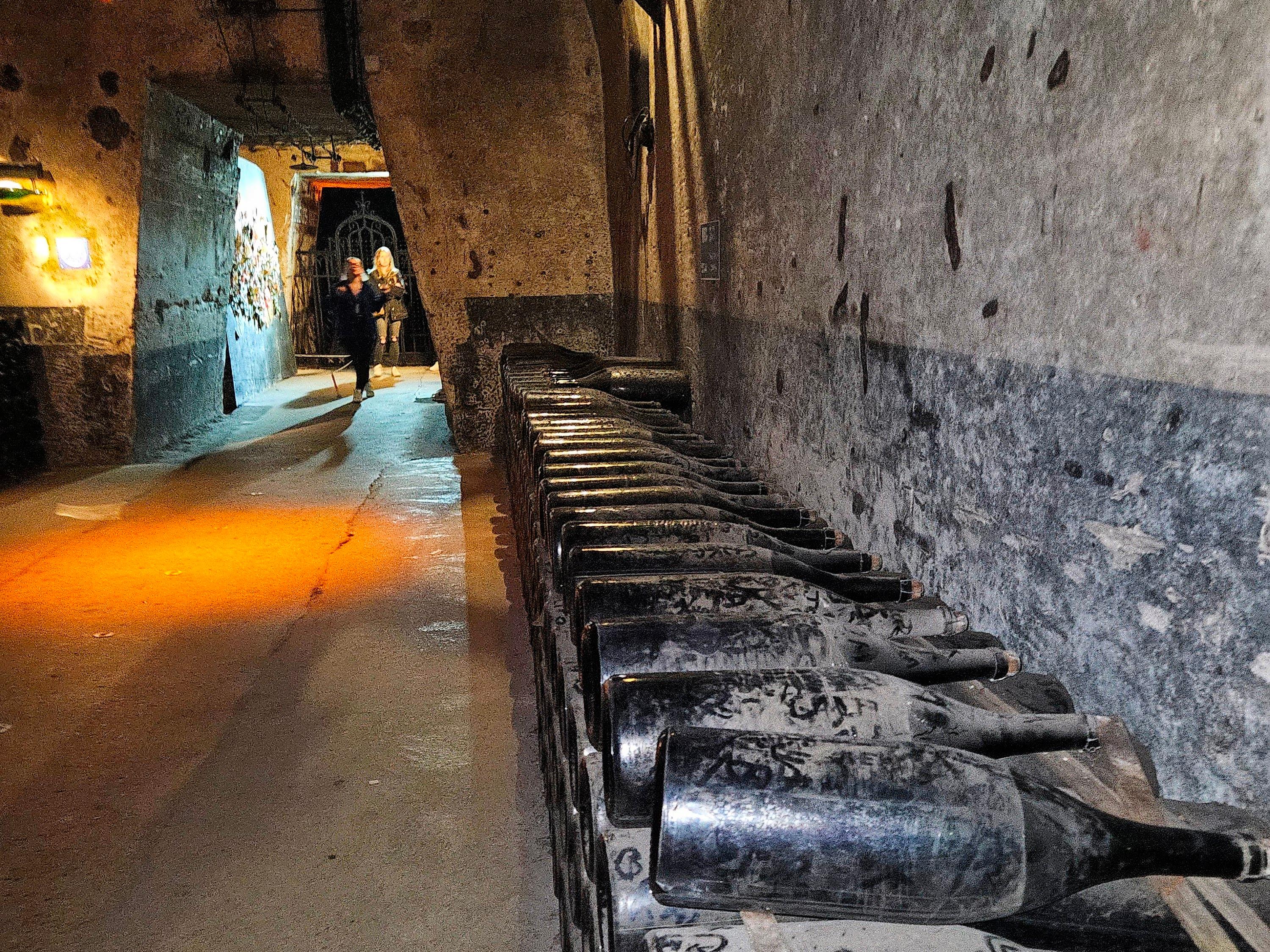 Pommery Champagne tour — Reims château, UNESCO crayères, contemporary art cellars — image 4