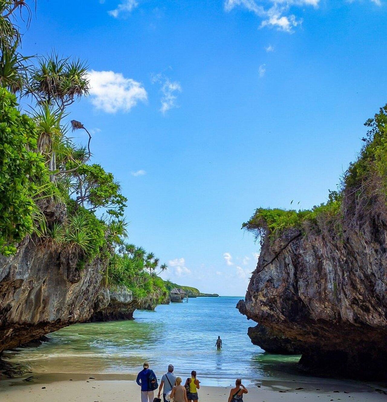 Zanzibar: Jozani Forest, Swahili Cave & Mtende Beach Day Tour