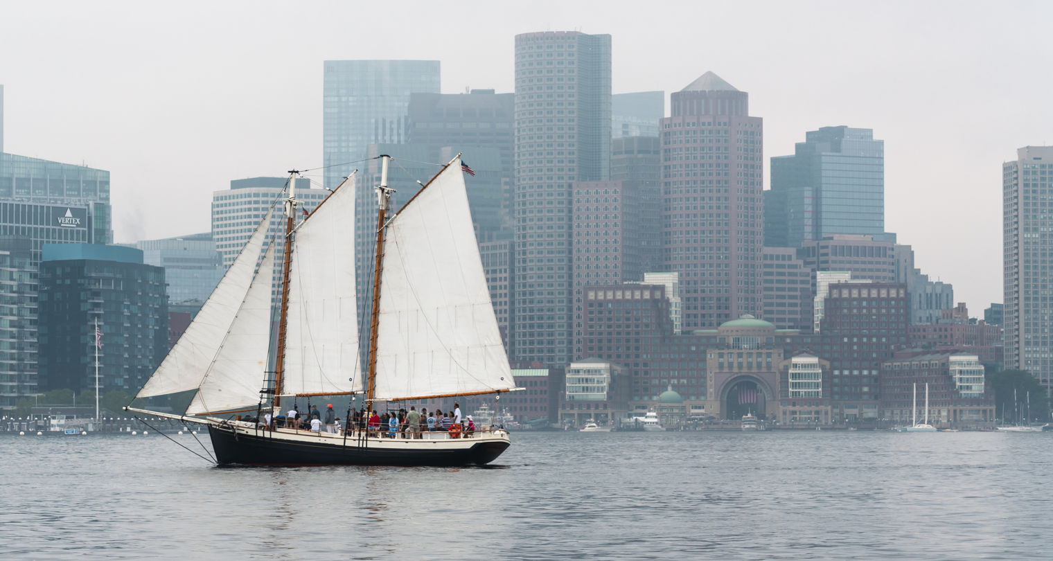 Sunday Brunch Sail with Pastries & Prosecco