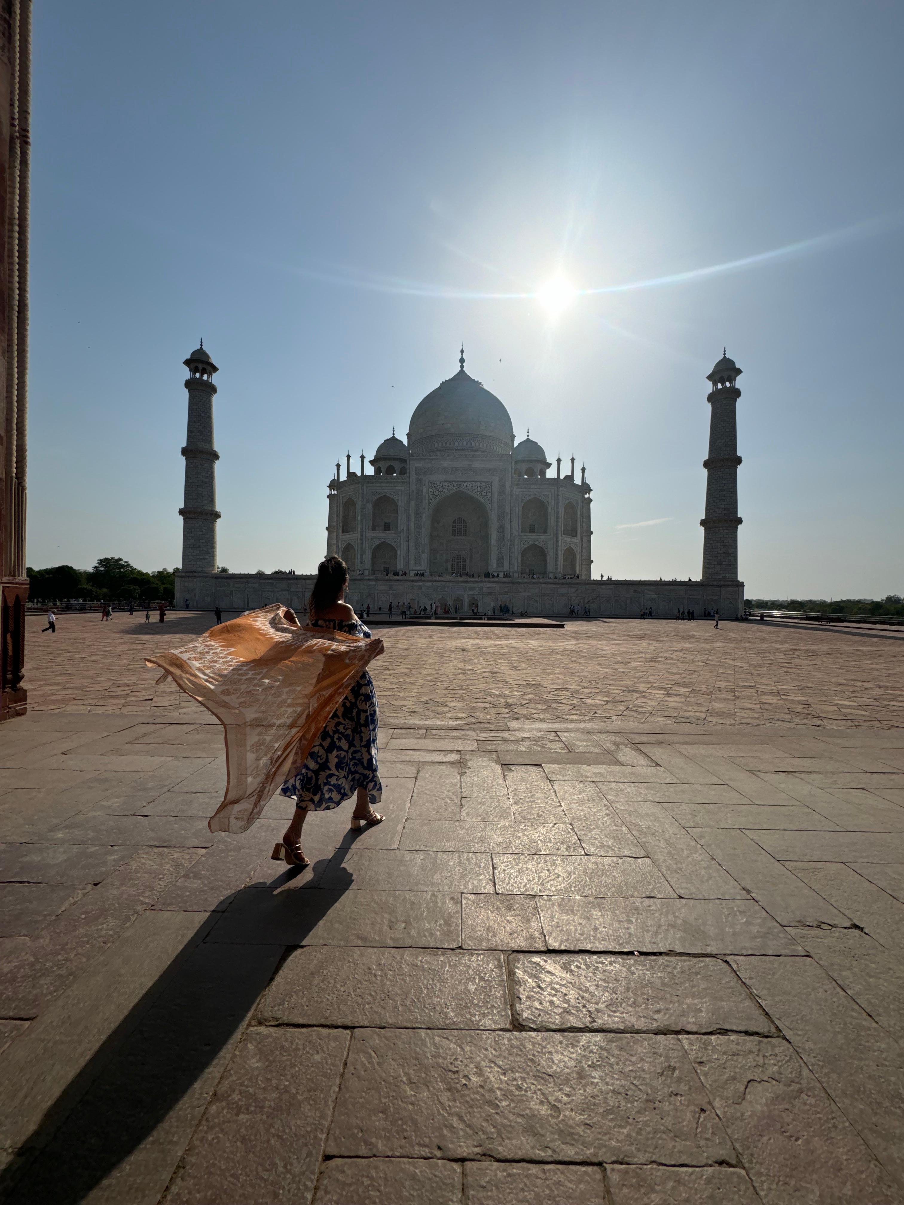 Taj Mahal Sunrise Tour with Express Entry & Local Guide