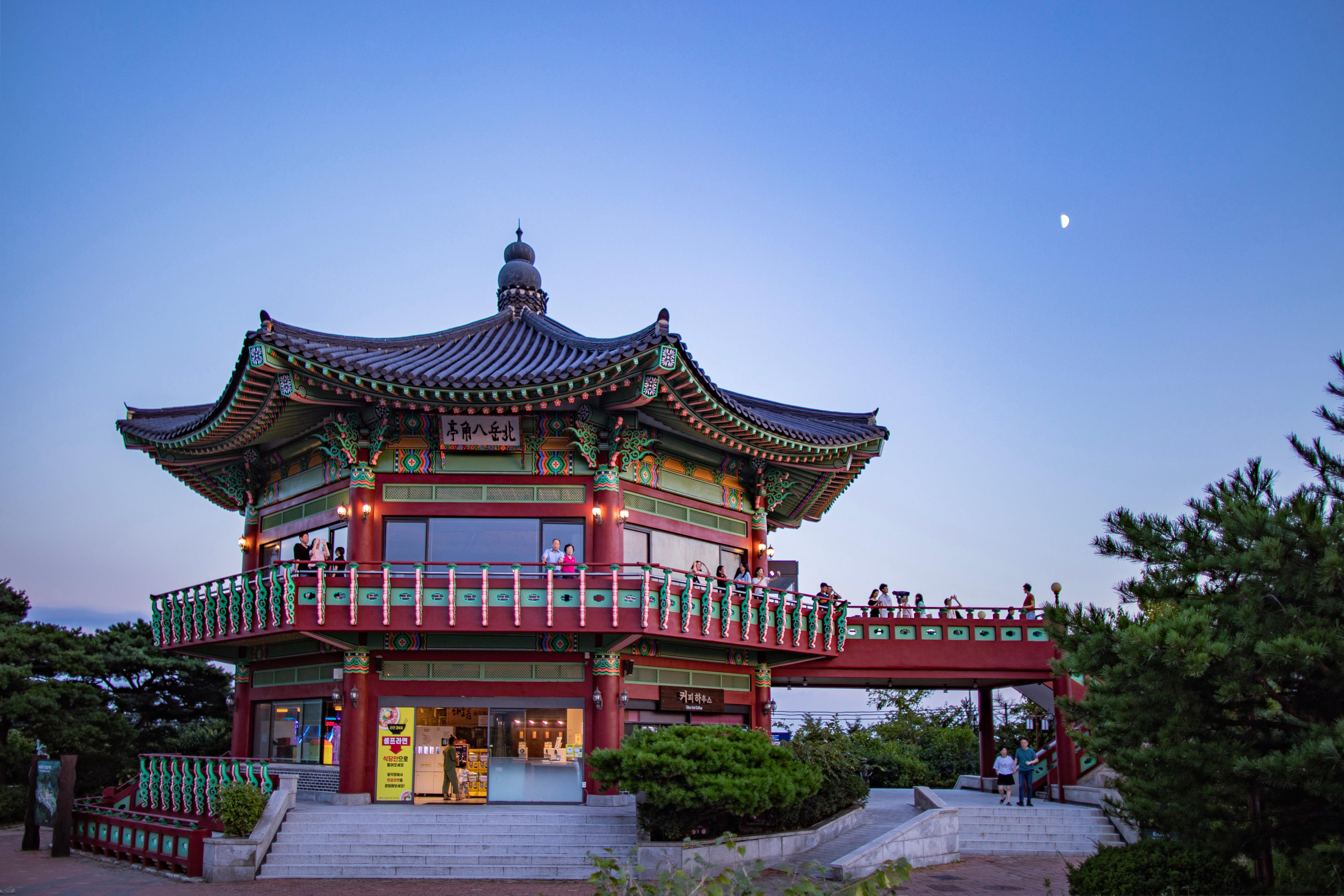 Seoul Highlights: Palace, Hanok Villages & Gwangjang Market