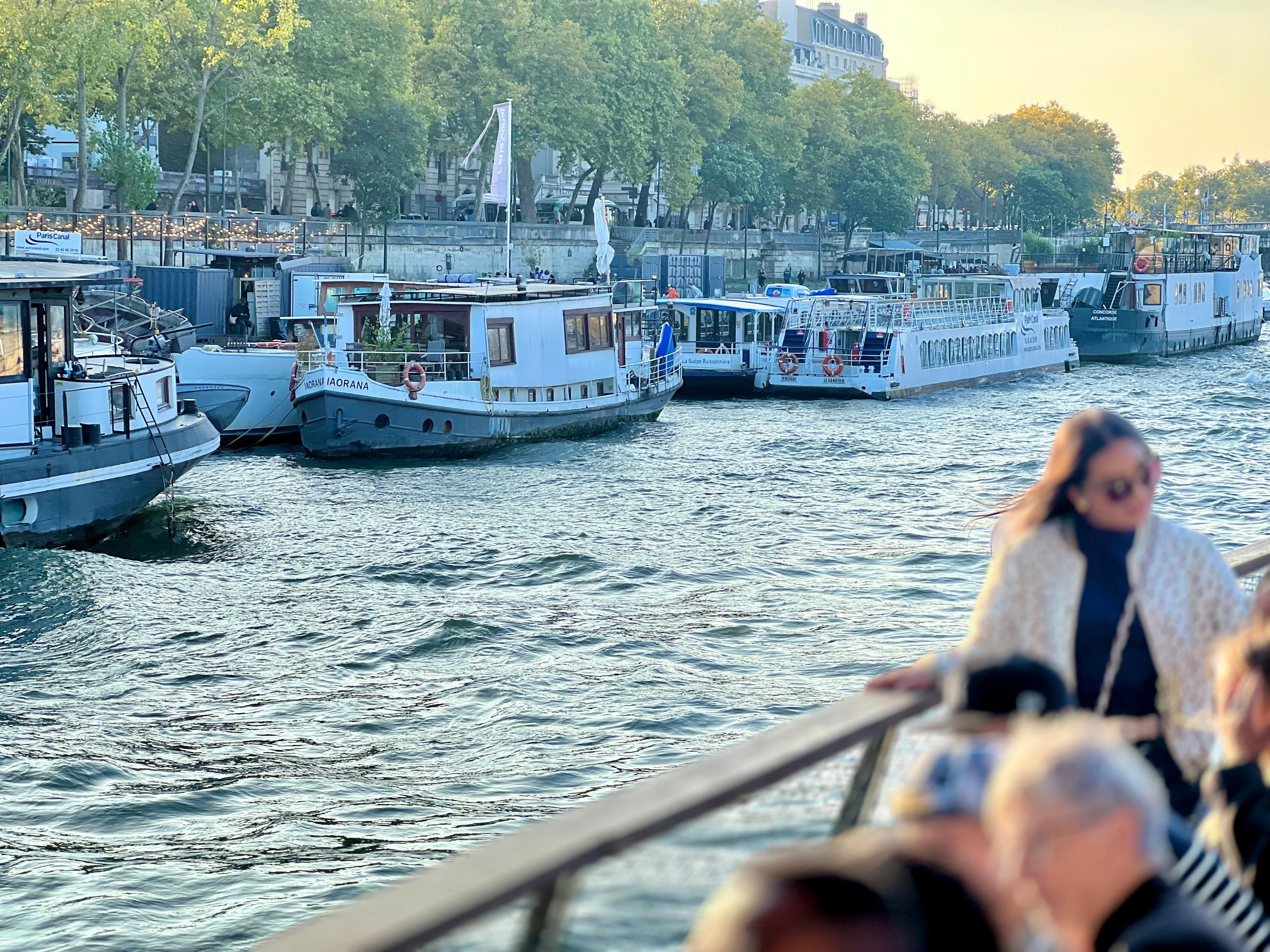 Paris: Eiffel Tower Seine Cruise & Crêpe Tasting