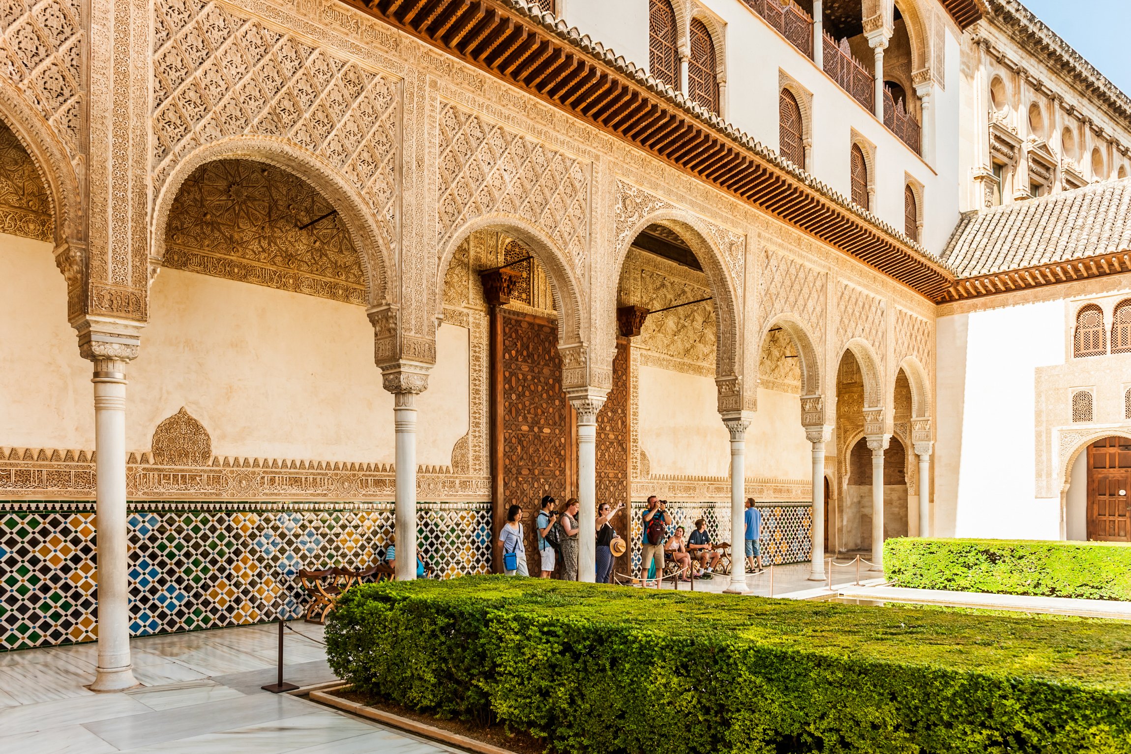Alhambra and Generalife guided tour in Granada — image 10