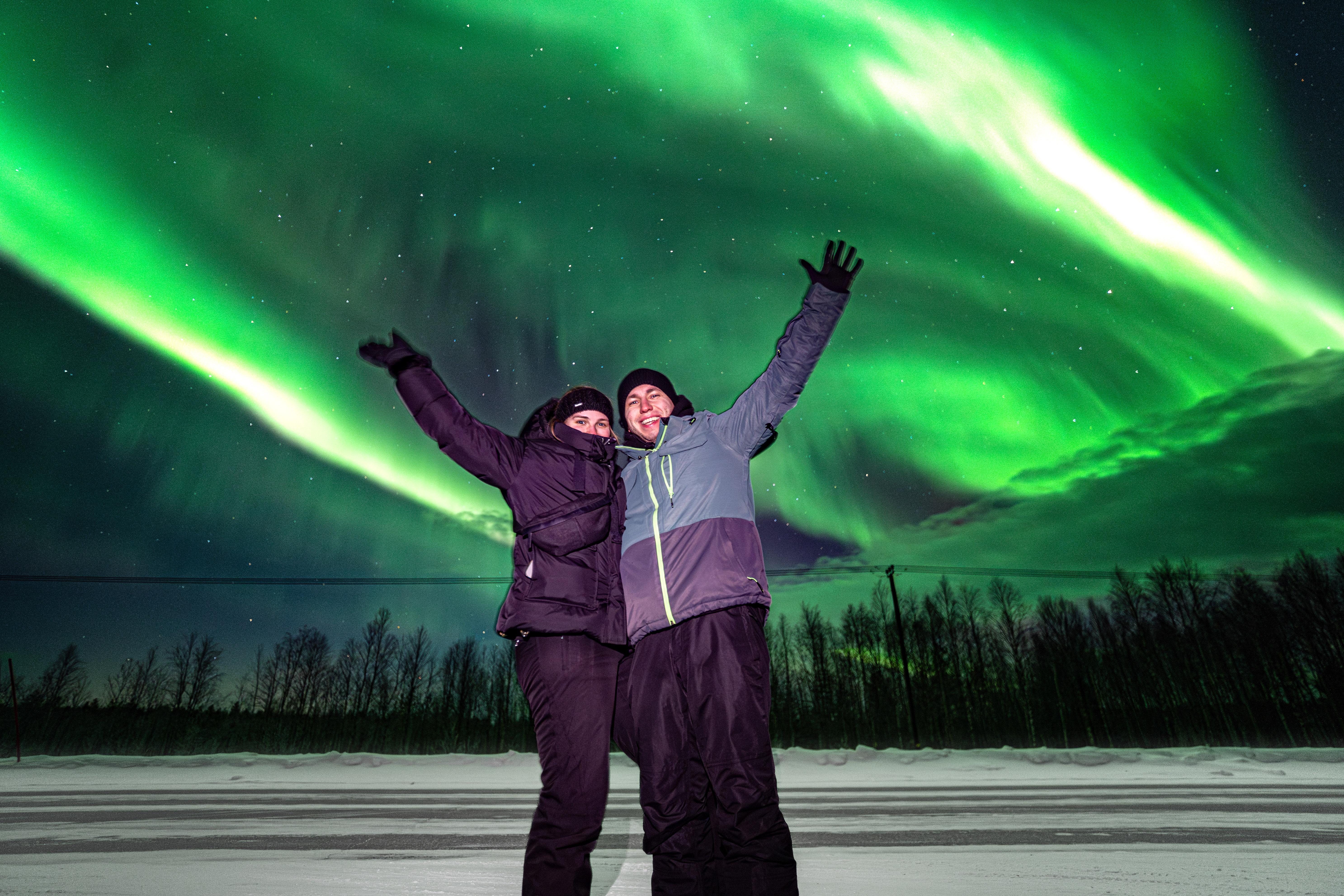 Rovaniemi Aurora Hunt – Expert-Led Northern Lights Chase with Free Photos