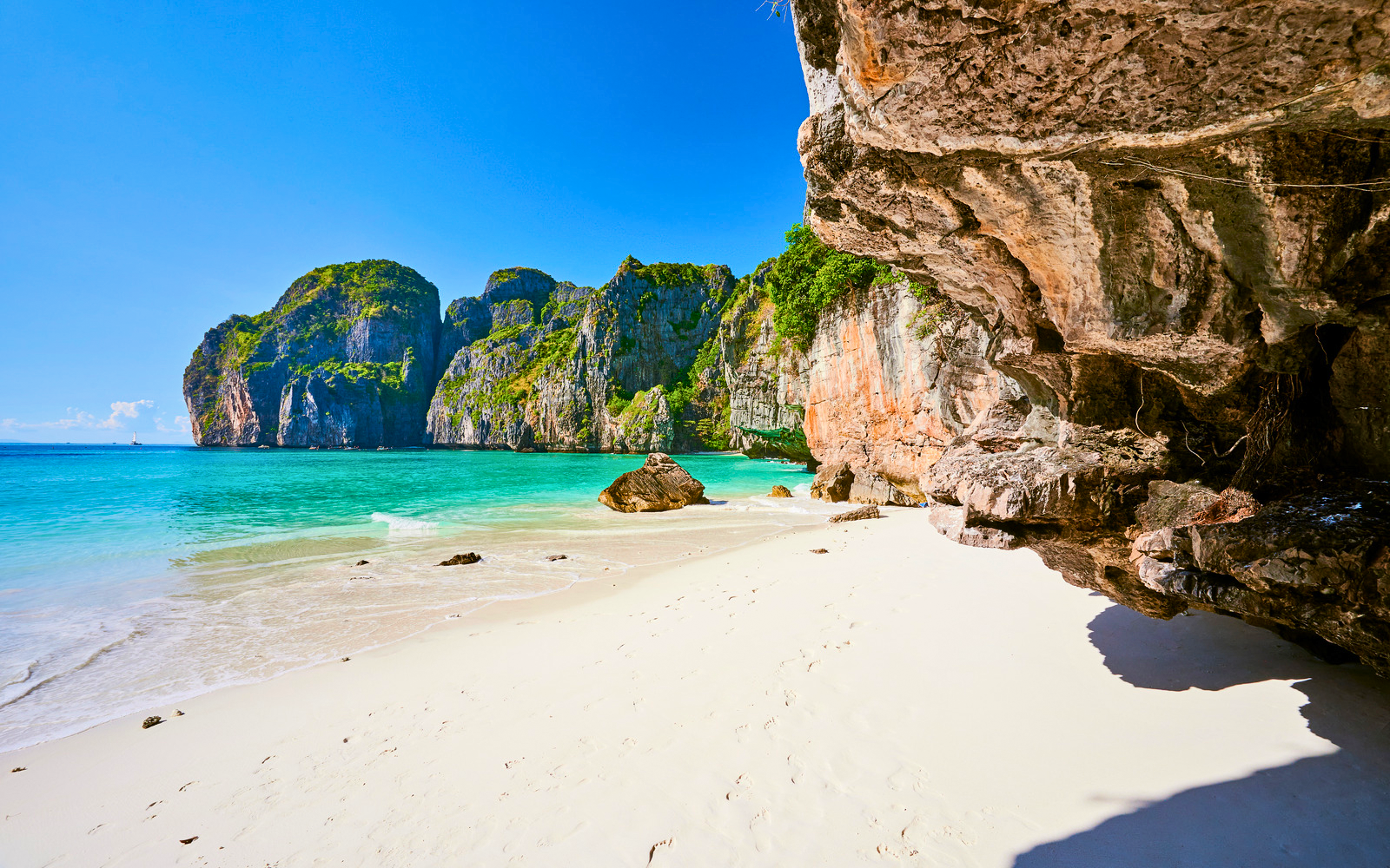 Phuket Phi Phi, Maya, and Khai Island Luxury Speedboat Tour