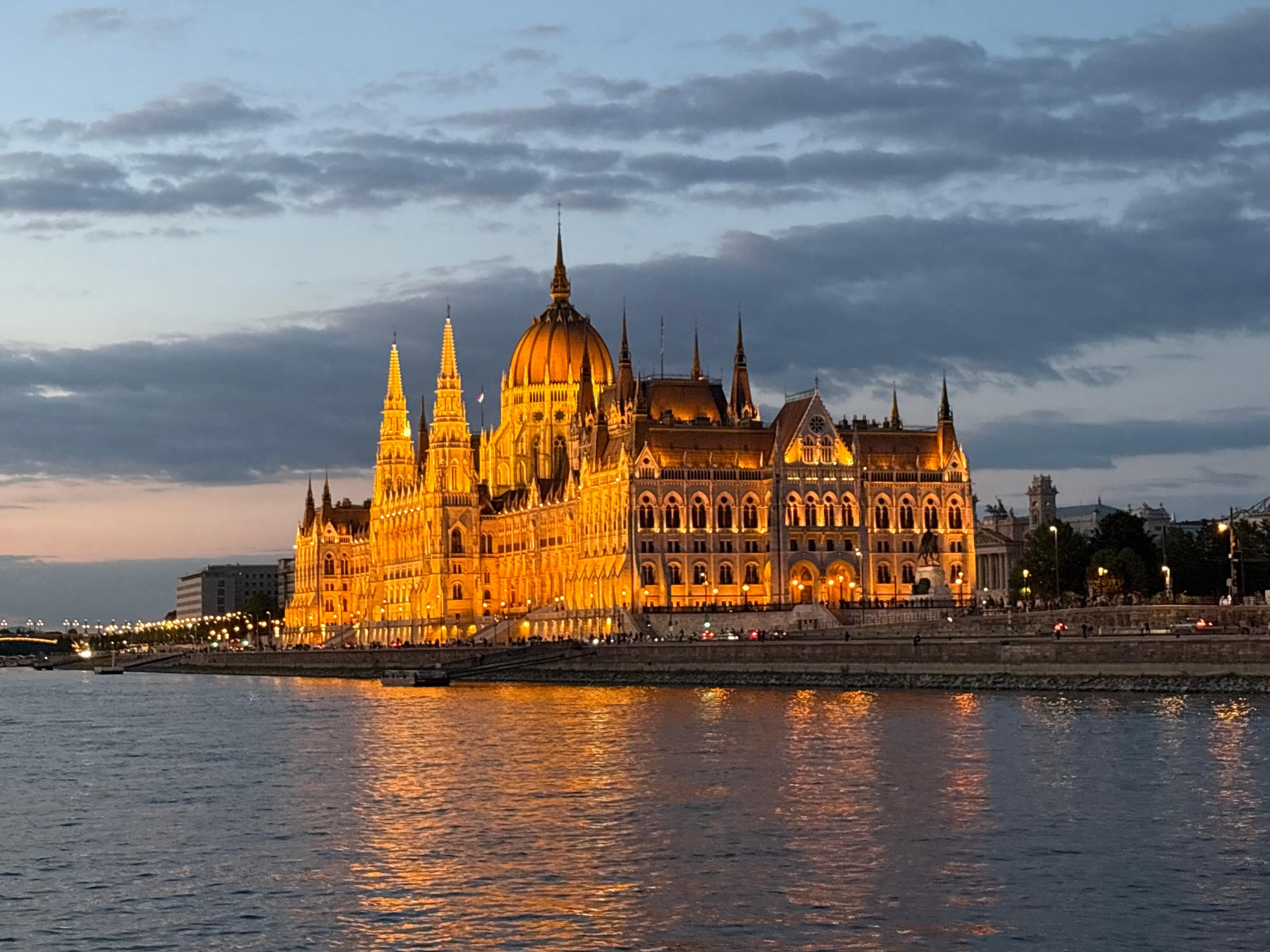 Danube River Evening Cruise with Open Bar