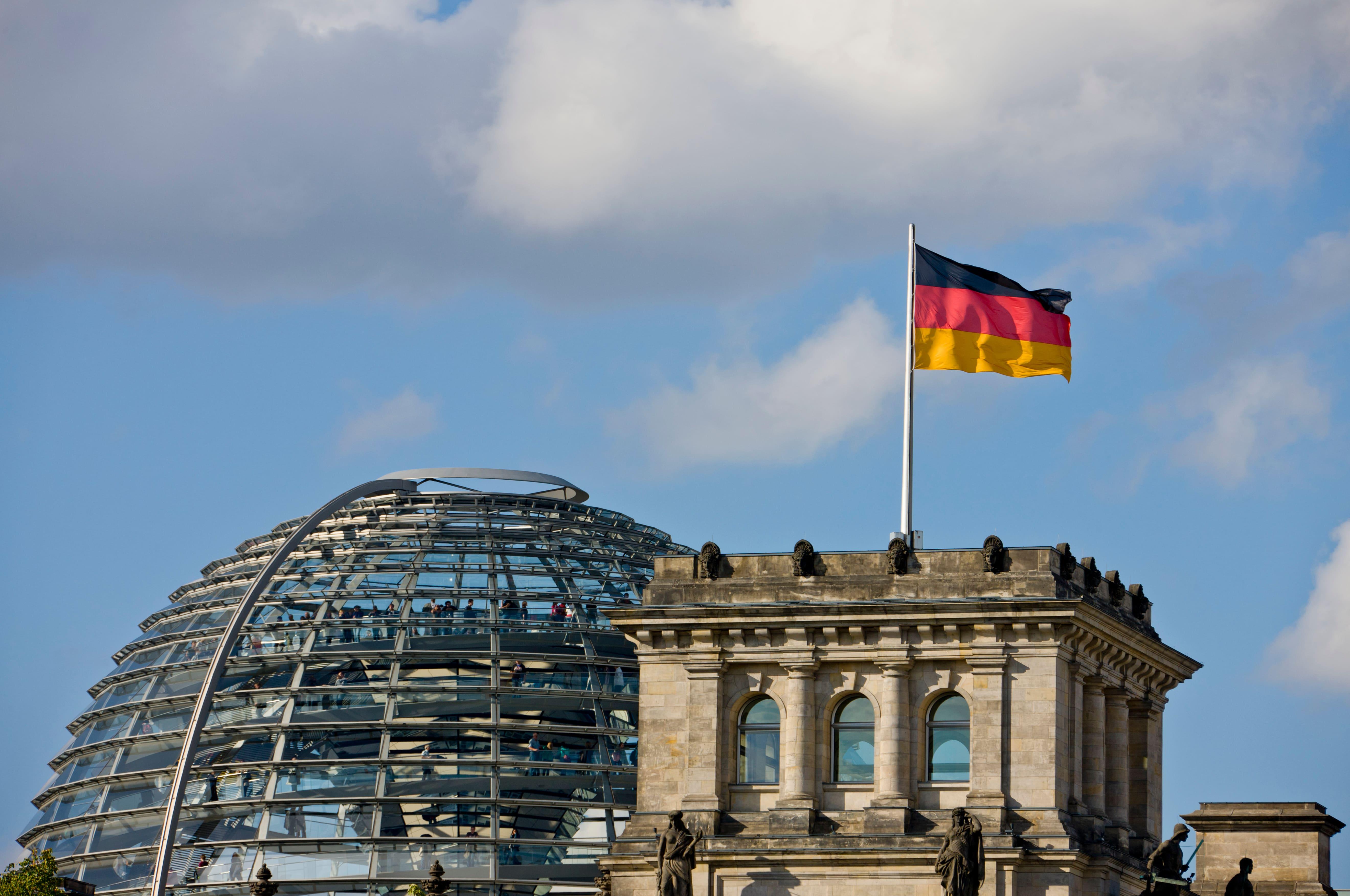 Berlin: Reichstag & Holocaust Memorial Walking Tour