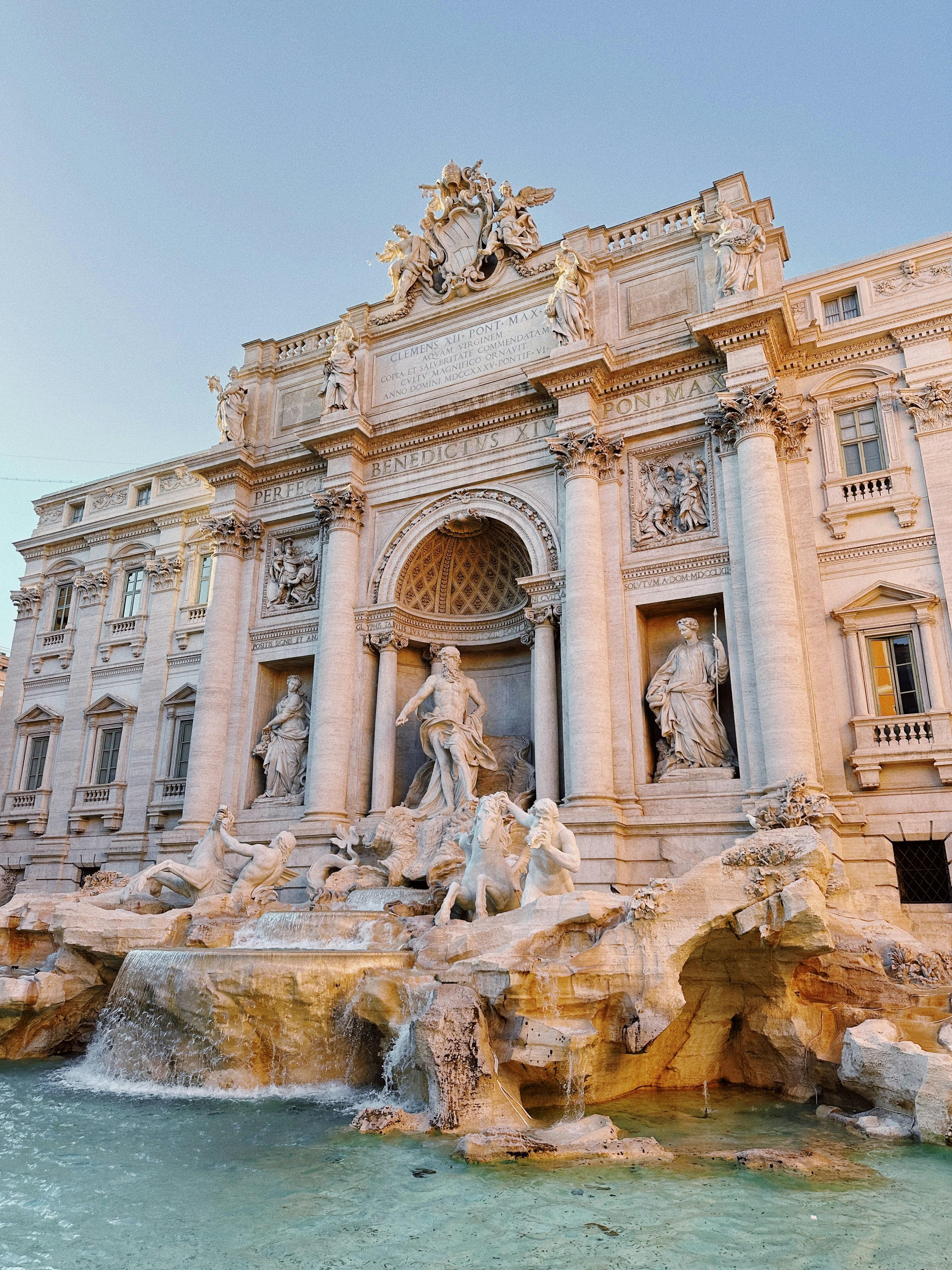 Trevi Fountain Small Group Tour with Entry Tickets