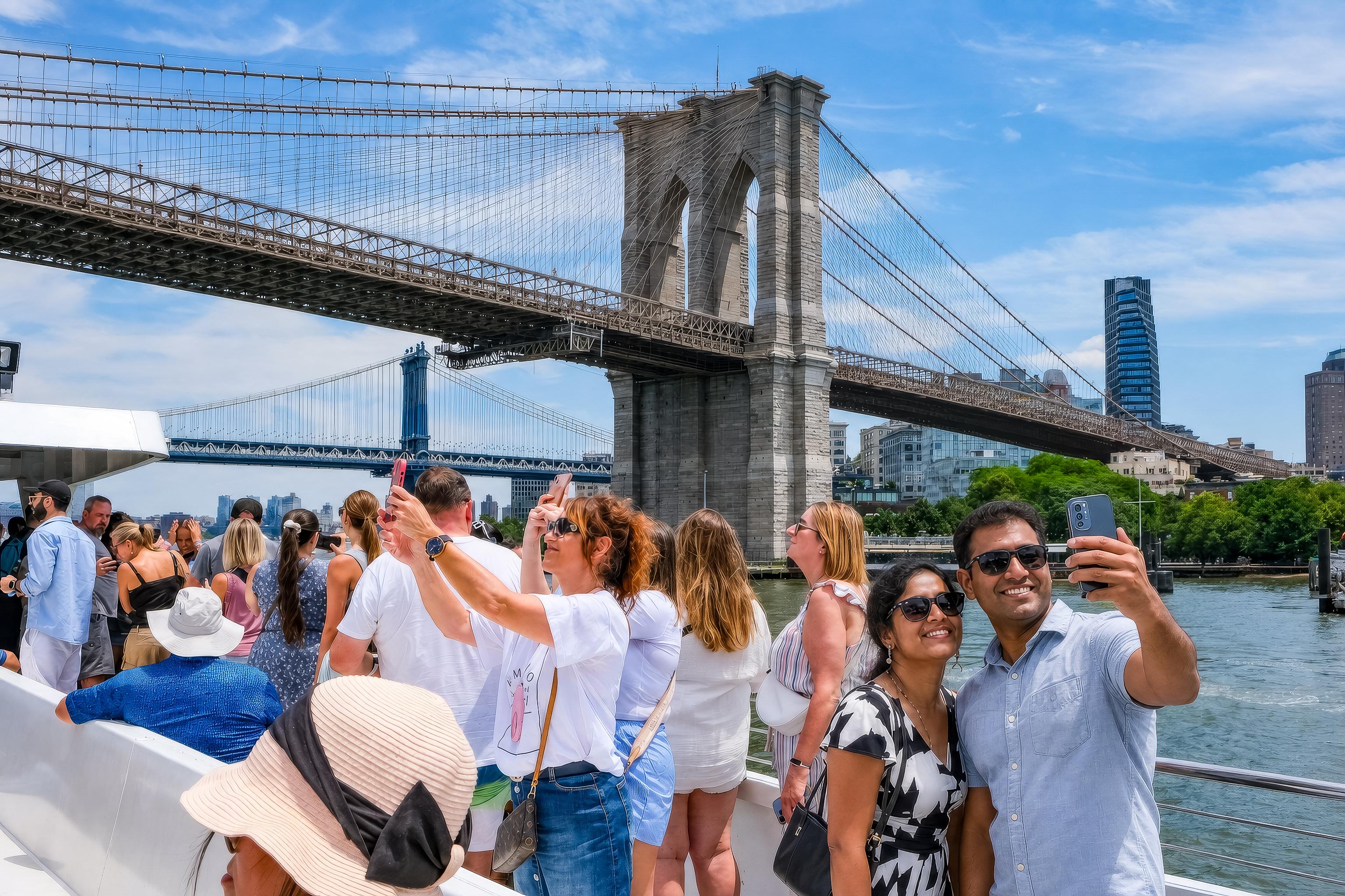 Manhattan Landmarks & Statue of Liberty Sightseeing Cruise