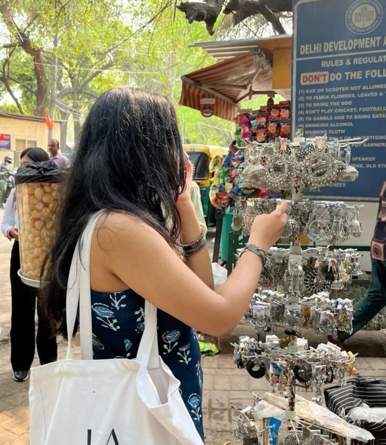 Delhi Personal Shopping Tour with Local Expert