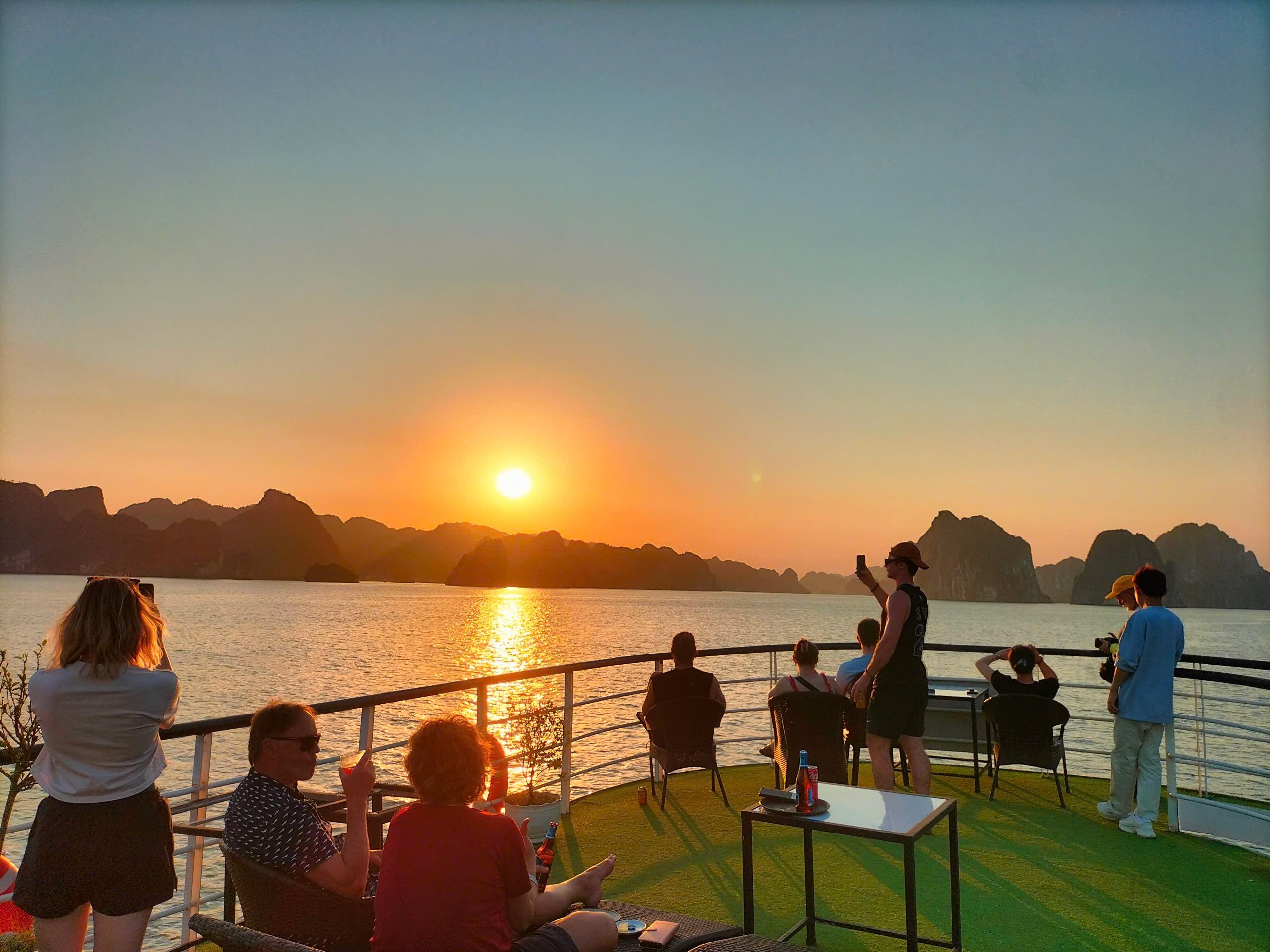 Ha Long Bay Full-Day Cruise from Hanoi: Caves, Kayaking & Sunset Party