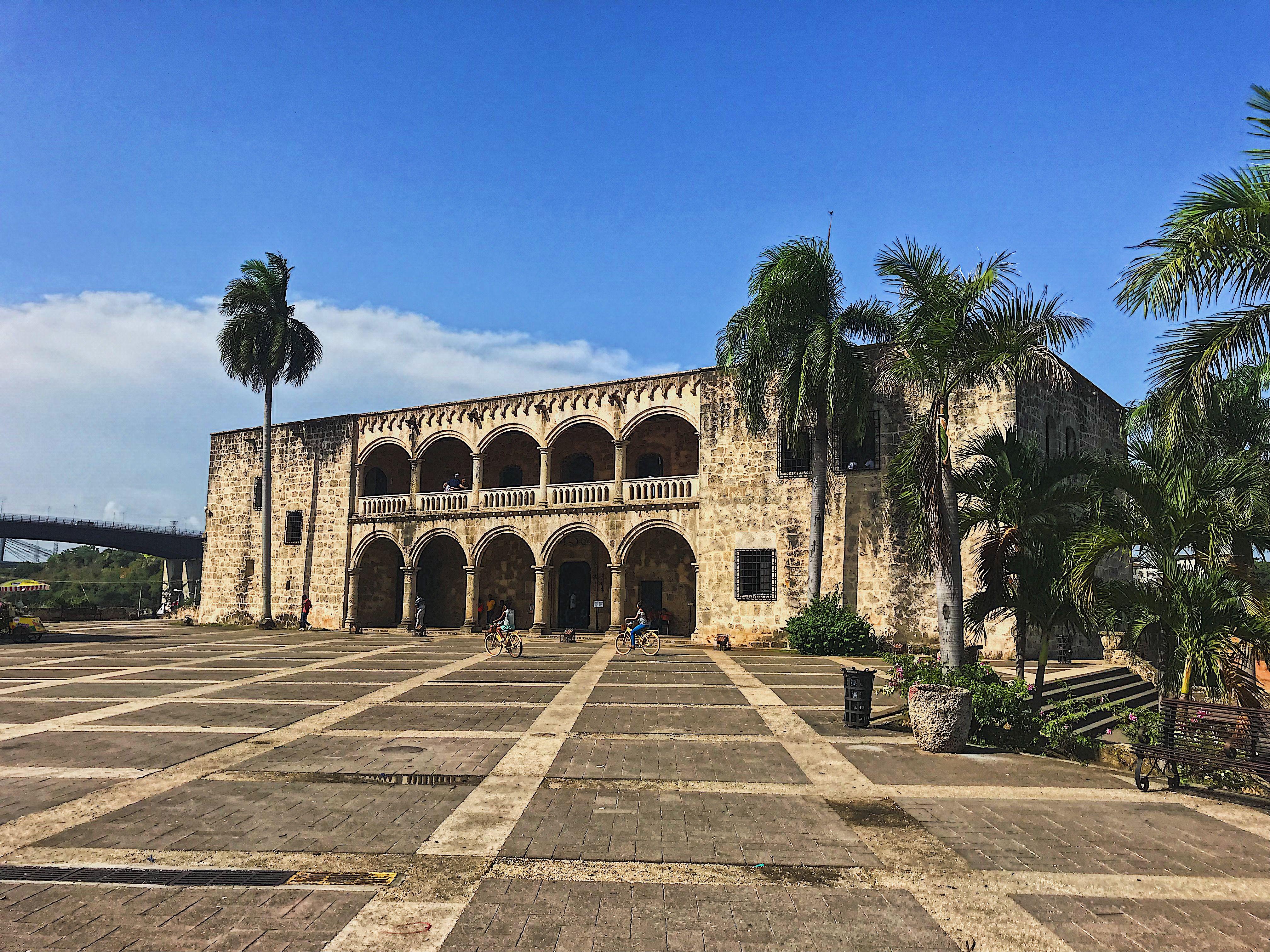 Excursion d'une journée à Saint-Domingue depuis Punta Cana : Ville Coloniale et Los Tres Ojos