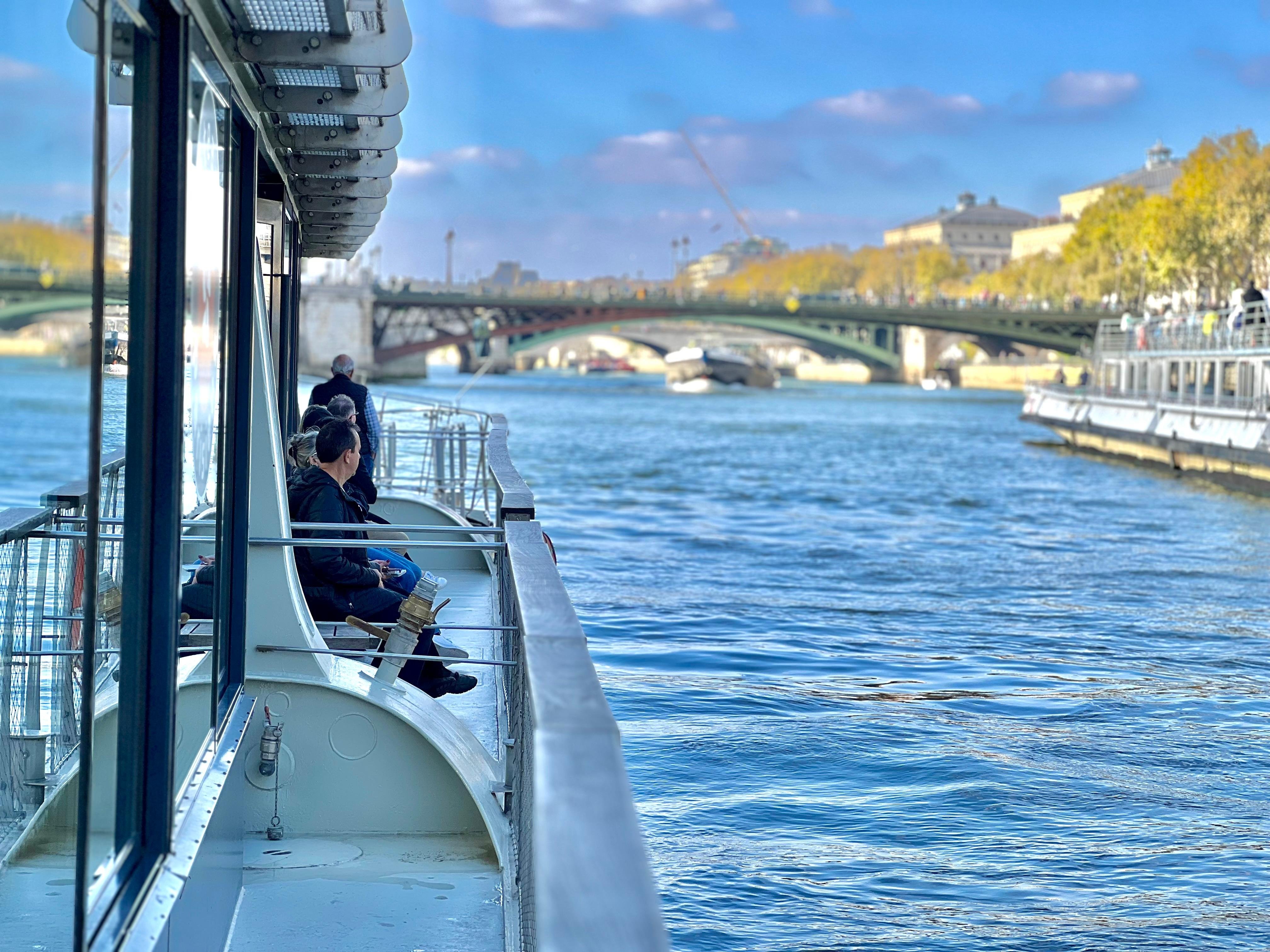 Paris: Eiffel Tower Seine Cruise & Crêpe Tasting